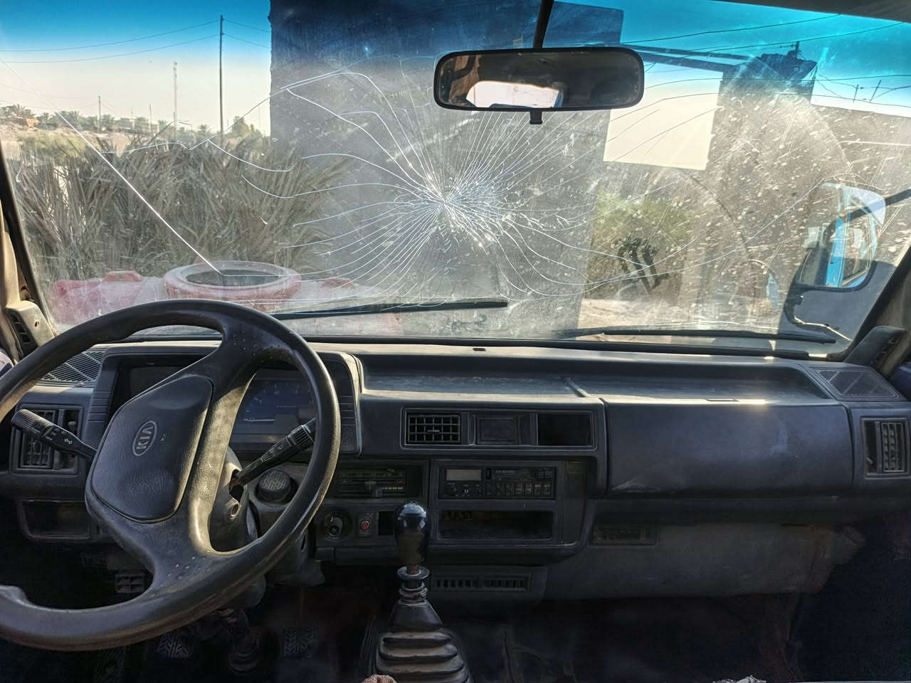 سلام عليكم كيا بنكوو 95  رقم بغداد تحويل مباشر مكينه وكير مكفولات تخم تاير  كهربائيات كله شغاله حداديه جديده السعر 50 وبيه مجال رقم ***********
