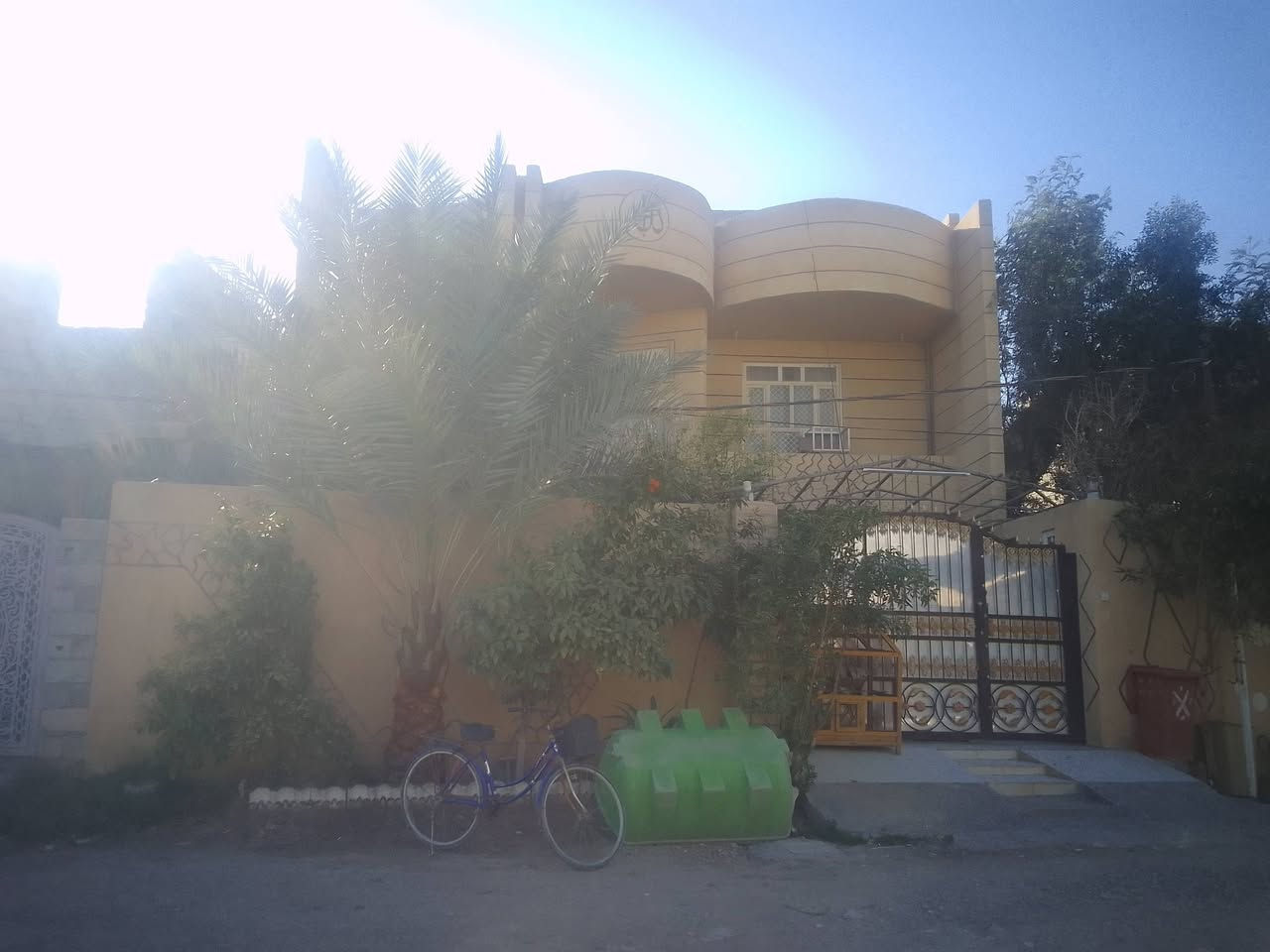 يا الله بيت للبيع في ديالى بهرز خلف الجامع الكبير جامع مله روزي مساحه 255م طابقين  حديث فرع مسدود حالياً للاستفسار الاتصال على الرقم ***********
