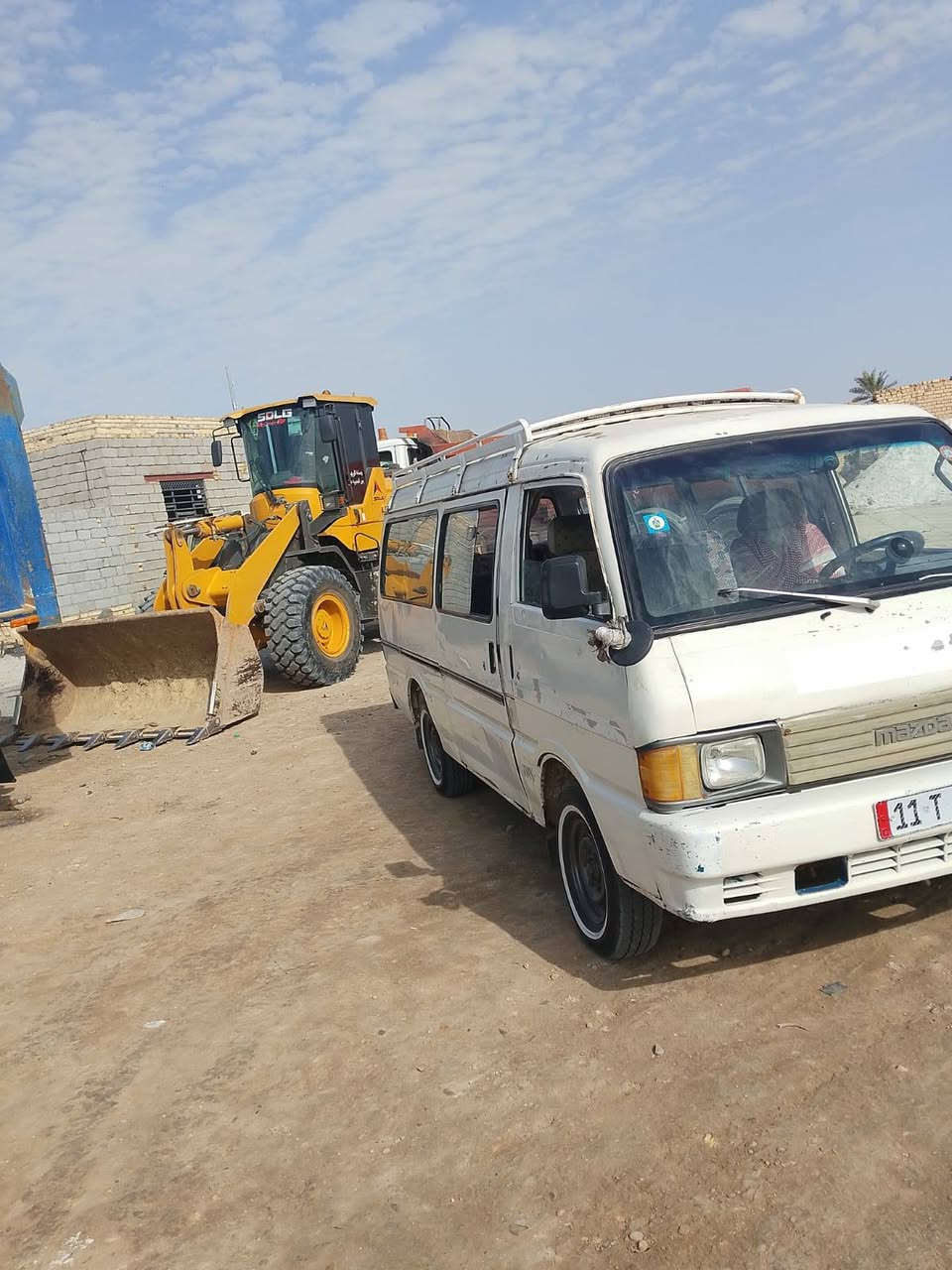 السلام عليكم مازده موديل ٩٥ نكليزلي بسمي سنويه ٢٨ سياره جاهزه حداديه تخم تاير مكينه ٣٠٠٠ بريجو سياره حلوه ب٦٠ وبيه مجال  
*********** المكان الناصريه أبو زيوني البدري
