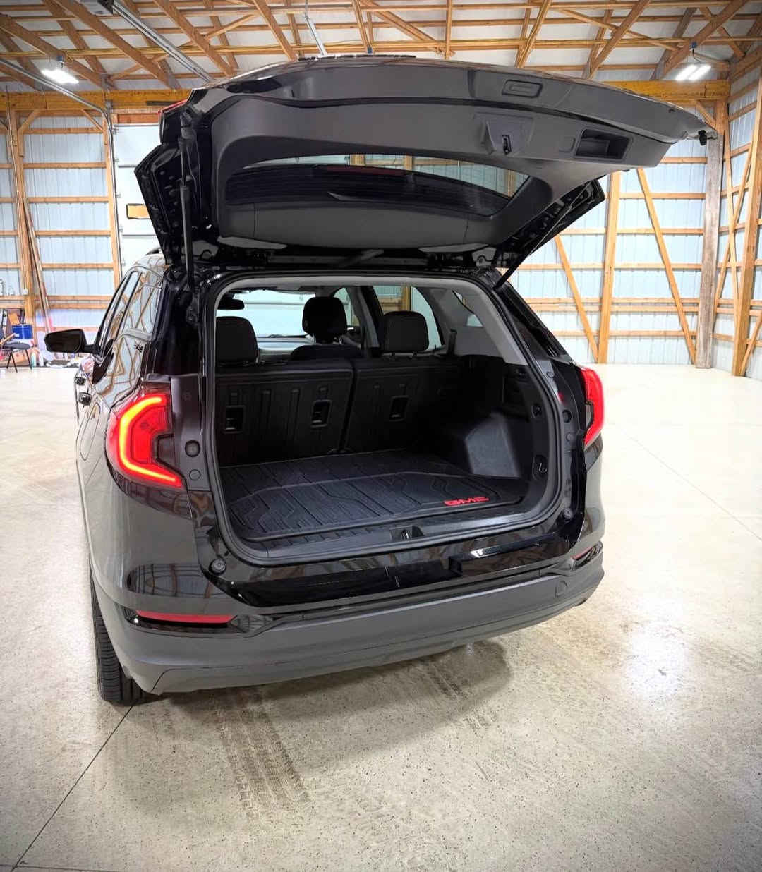 GMC Terrain  2021 SLE 🇺🇸 
• 69,000 Km
• 1.5L Turbo I4 Engine
• Front-Wheel Drive (FWD)

Features:
✅ Tinted Windows
✅ Black Alloy Wheels
✅ Heated Front Seats
✅ Power Driver Seat
✅ Bluetooth Connectivity
✅ Apple CarPlay
✅ Android Auto
✅ Remote Start

Recently Serviced:
✔️ Certified & Fully Inspected
✔️ Warranty Available
✔️ Brand-New Tires
✔️ New Front Brake Pads & Rotors
✔️ New Engine Air Filter
✔️ Fresh Engine Oil & Filter Change

Well Maintained – Ready to Drive!
Sadat city 
📲 01120870709 مركز السادات, المنوفية


**إذا كنت صاحب هذا الإعلان وتريد حذفه لأي سبب، رجاءا أرسل رسالة إلى الدعم الفني**