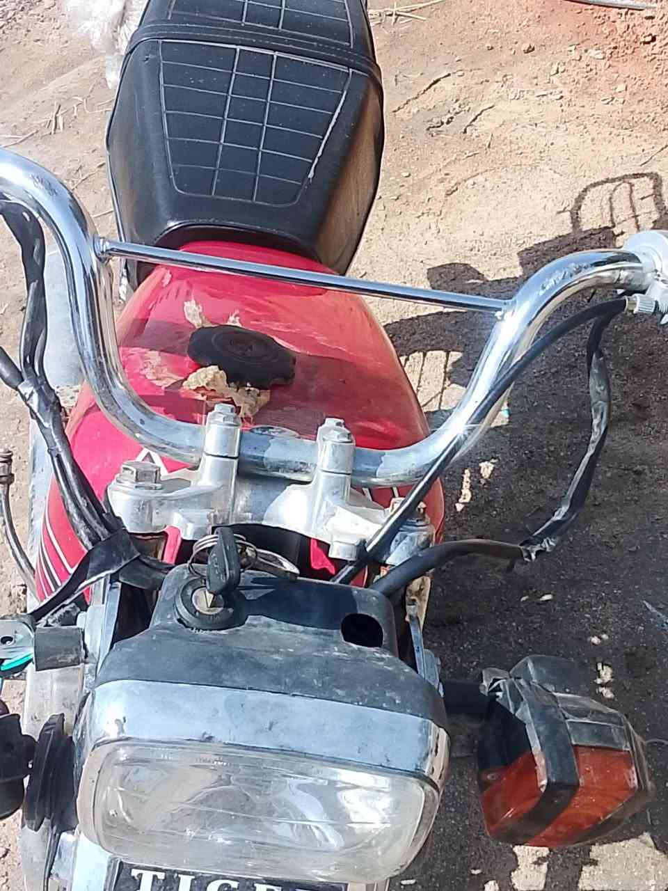 دراجه اربعه كير  كلك    مكينه مفتوحة
كهربايات كلها شغاله    متوازي ع بيعها مكاني نجف   حريه


**إذا كنت صاحب هذا الإعلان وتريد حذفه لأي سبب، رجاءا أرسل رسالة إلى الدعم الفني**