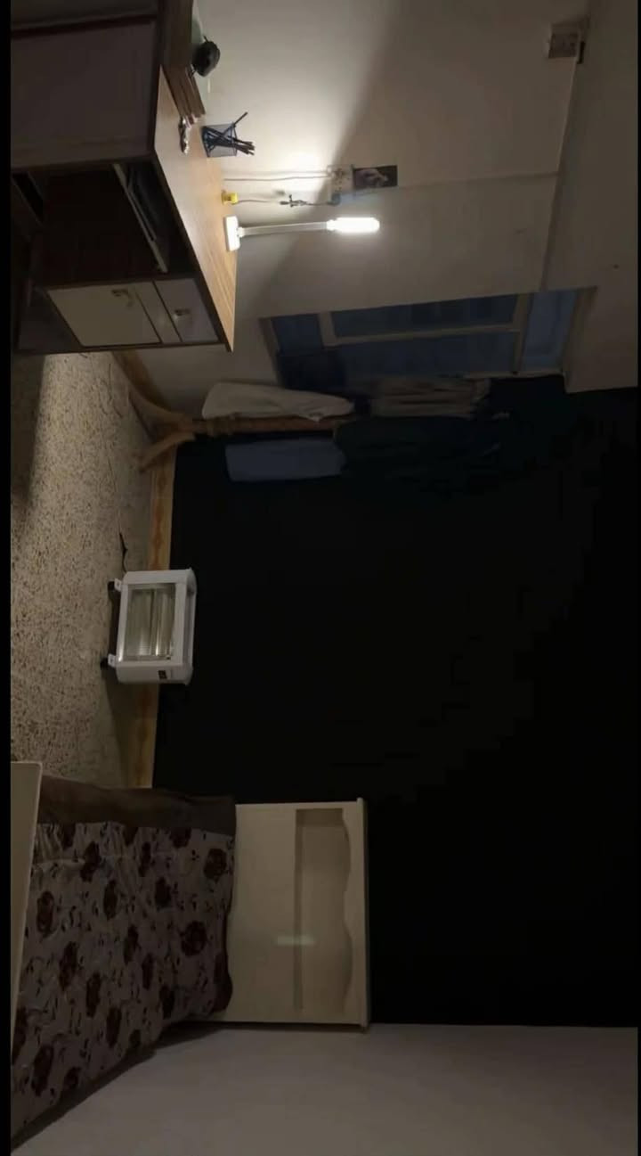 غرفة شبابيه ام النفر مرتبه السعر 150 وبيها مجال الشراي 
التواصل ***********
يوجد وتساب
