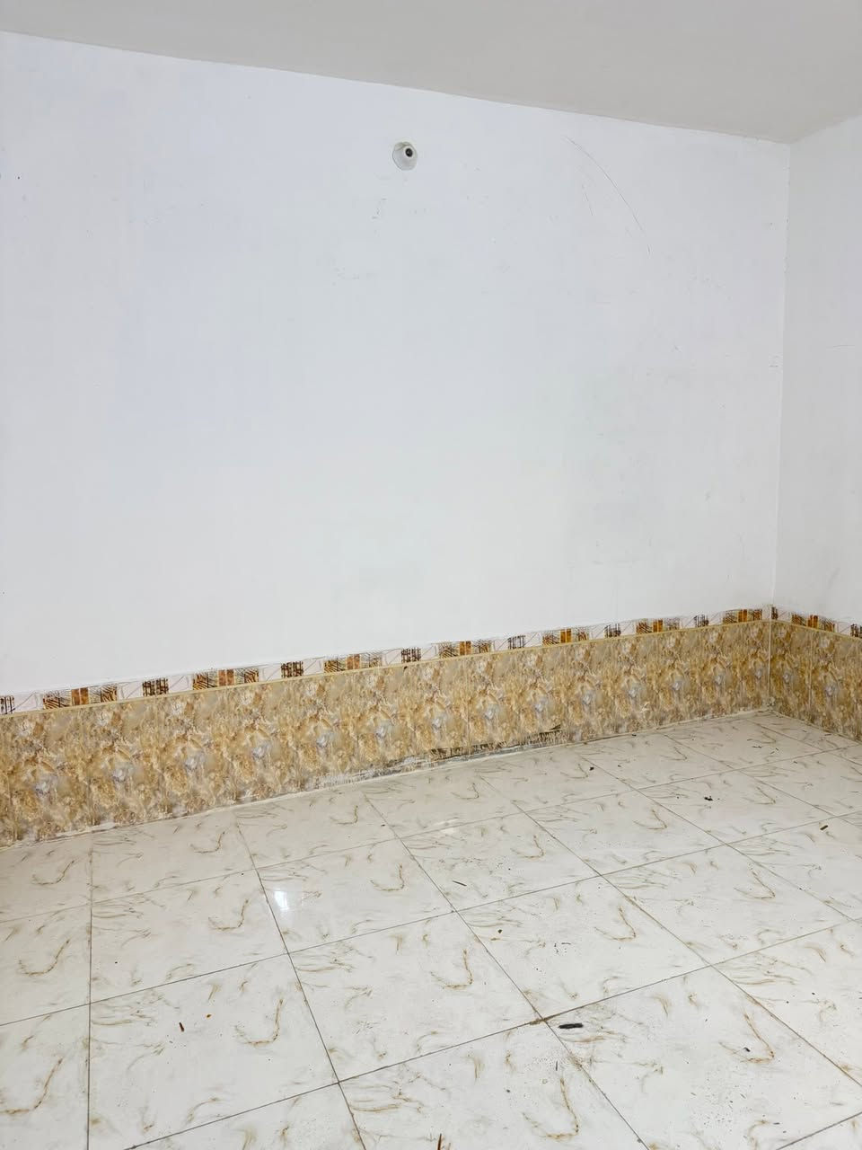 دار ايجار 100 متر حي الوفاء غرفه وصاله ومطبخ واستقبال كاشي سيراميك نظيف
للاستفسار واتساب فقط
***********
