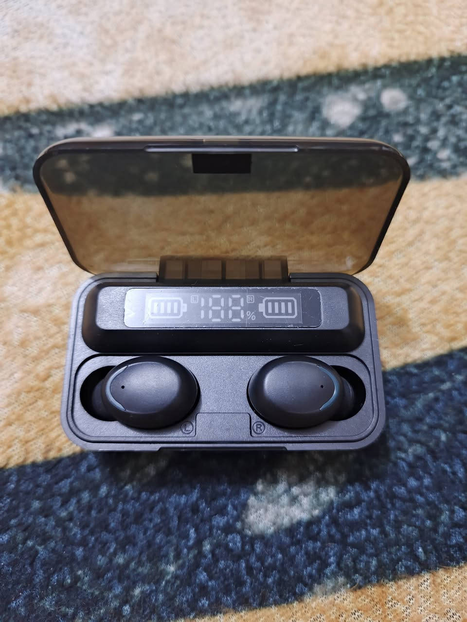 السلام عليكم شباب هذني سماعات وساعات الكترونيه للبيع كل قطعه وسعرها ليريد يدزلي قطعه إب سعرها بالخاض ويدلل


**إذا كنت صاحب هذا الإعلان وتريد حذفه لأي سبب، رجاءا أرسل رسالة إلى الدعم الفني**