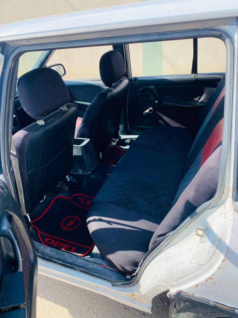 السلام عليكم يوجد سياره اوبل اوميكا ستيشن للبيع نضيفه جاهزه من الدعاميه للدعاميه رقم دولي لل 30 بأسمي دوشمه كامله محرك لا صرف ولا تبخير كير بلشرط تواير جدد الشرايع يتصل ***********
