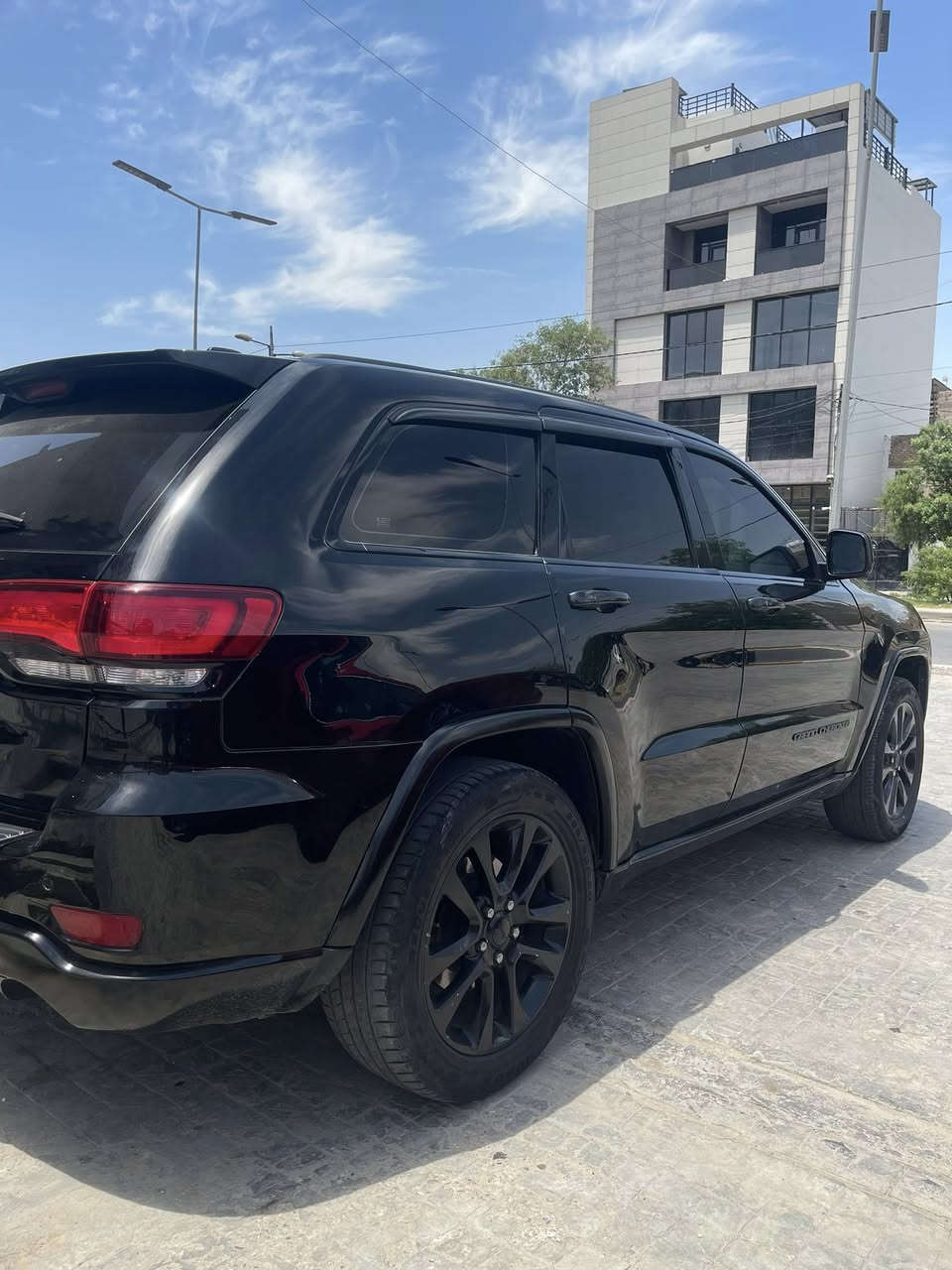 بيع بسعر مناسب جيب بلاك توب 17 فول كامل مواصفات بصمة فتحه رادار تدفئه تبريد ب الكشنات جلد  فول بيها 5 قطع ونص اكثر القطع كلير وموجود صور الحادث ب المنشور رقمها بغداد بسمي الدولي مكاني بغداد الكرخ  ***********
