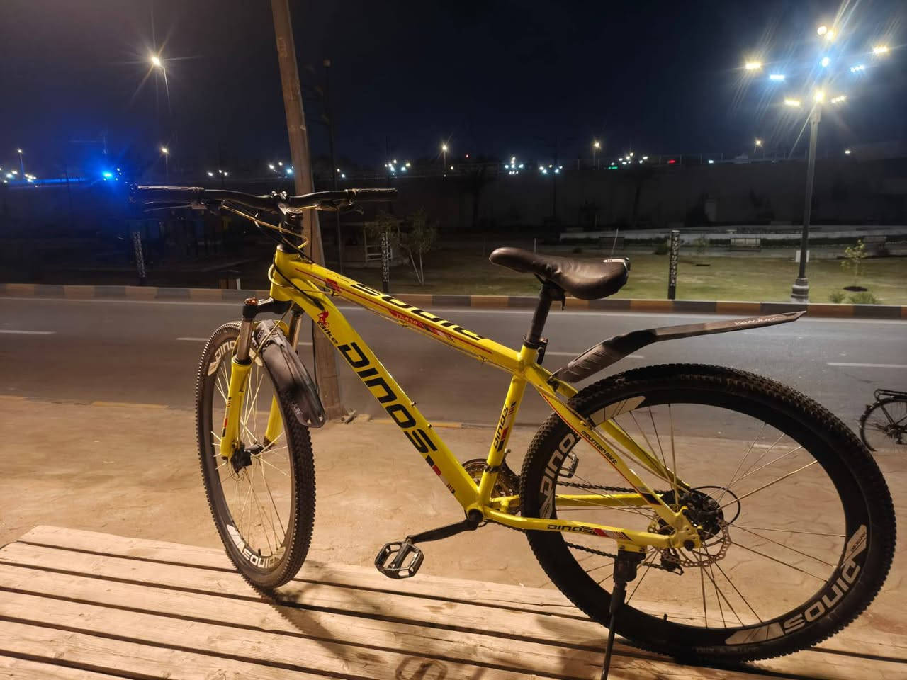 سلام عليكم بايسكل للبيع  اخو الجديد نظيف كامل حجم 29 السعر 75 وبي مجال للطيبين مكاني  بغداد شهداء البياع الاتصال *********** متواجد واتساب ومازنجر ومستعجل عل بيعته
