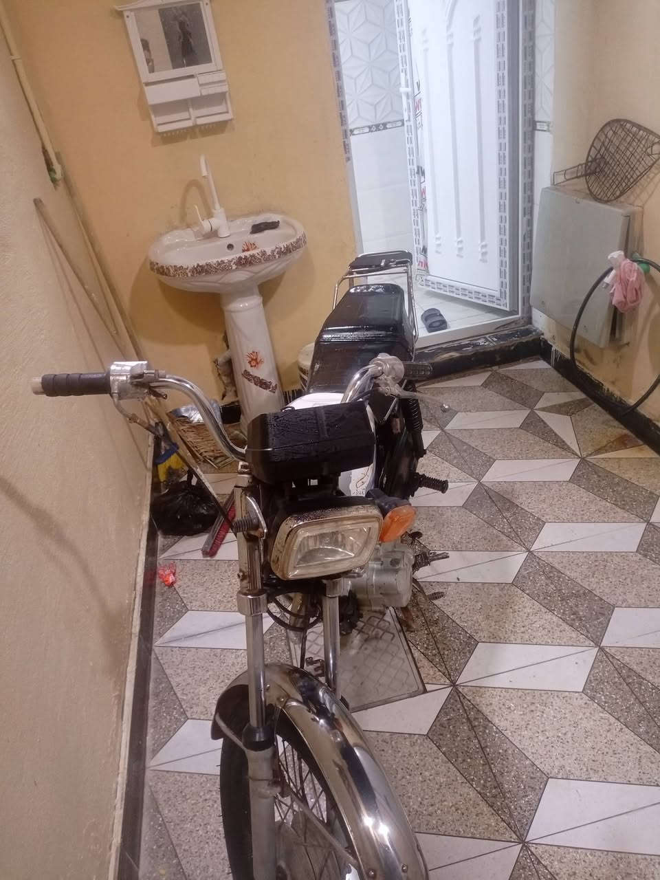 كلك كلك مكينه خرسه ونشطه كلش لا تبخير لا تنقيص شرط الفحص كامله عينه لايت اشاير كله شغاله 400 قفل ***********
