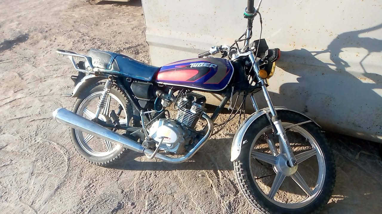 السلام عليكم دراجة ايراني للبيع موديل 21نضيفة اوراق ضايعة اتكفل سرقة وعشائر بيهة نقوصات قليلة مثل لأيت وبك لايت واستان تعليك  مكينتهة خير من الله لا تنقيص ولاتبخير مكاني بغداد بوب الشام قرب القوس عل الشارع العام السعر 350وبيهة مجال ***********
