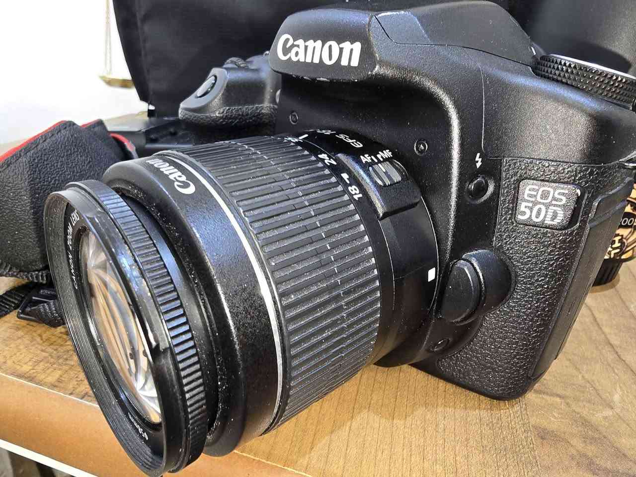 سلام وعليكم كامرة كانون 50D 
كامل ملحقات 
عدسة اضافية رياضي 
شاحنة 
جنطة 
كيبل نقل صور 
مكاني بصرة الاستفسار خاص


**إذا كنت صاحب هذا الإعلان وتريد حذفه لأي سبب، رجاءا أرسل رسالة إلى الدعم الفني**