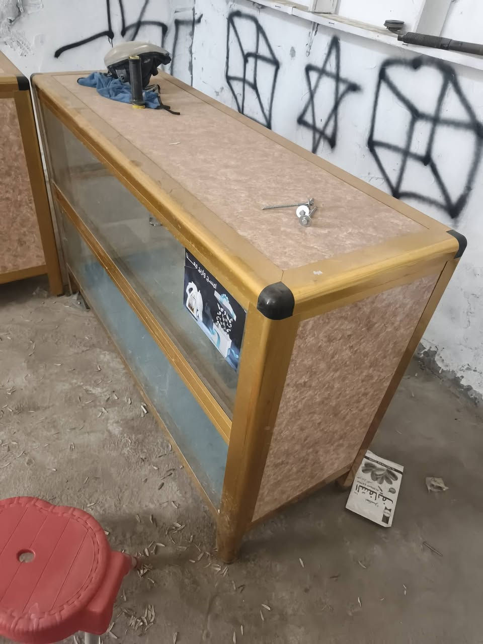 سلام عليكم / للبيع رفوف عدد 4+2ميوزه جام 
انتصل ‏‪***********‬‏
