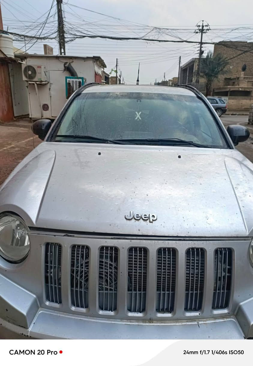 السلام عليكم اخوان سياره جيب كومباص 2008 للبيع السنويه مجدده2028مسان وسياره جديده مناقصه اي شي السعر 54وبيه مجال قليل حق الجيه وشراي يتصل ***********
