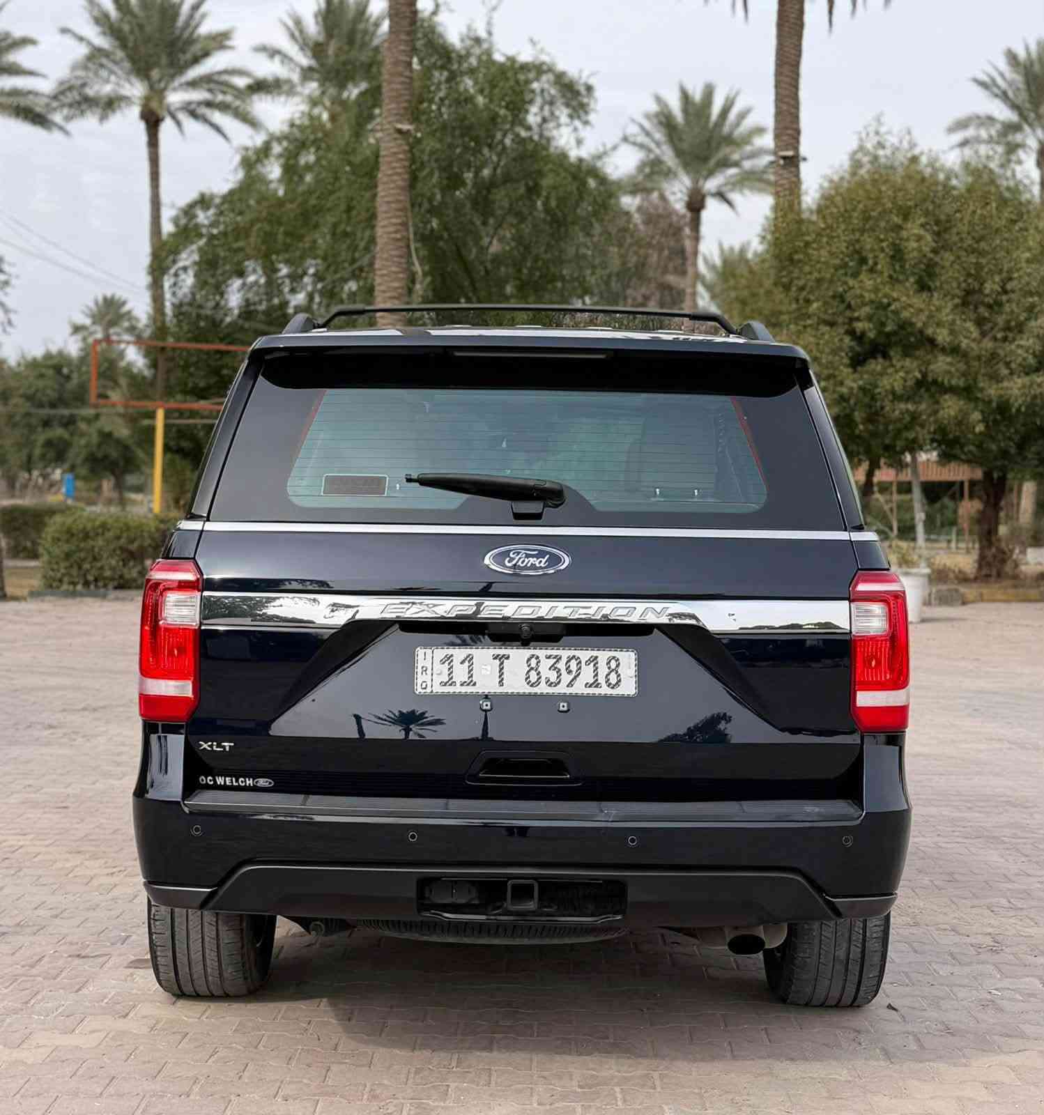 فورد اكسبدشن (XLT )

الموديل : 2021 

ماشية : 55 الف 

المواصفات 

بانوراما 

بصمة 

بصمة ابواب 

تشغيل عن بعد 

تحكم ستيرن جهتين 

كروز سرعة 

شاشة 

كاميرا خلفية + امامية 

صندوك كهرباء 

كشنات جلد 

كشنات كهرباء 

كشنات تدفئه + تبريد 

كشنات الخلفية منفصلة 

ذاكرة خزن ميموري 

ستيرن هيتر + كهرباء 

المكينة 6 سلندر 

 3500 تون توربو 

لايت زنون 

بلوجكتور زنون 

رادارات 

قيادة ذاتية 

تحديد مسار 

دوسات 

سستم صوت سماعات 

الكير ماوس 

فور ويل 4x4

سايد بريك دكمة 

 3 قطع تبريد 

 7 راكب 

حساسات امامية + خلفية 

هوك خلفي 

ويل كب كروم 

مري شفط كهرباء 

اشاير بالمري 

نظام اطفاء 

نظام انحدار 
الون : نيلي 
(رقم  بغداد الجديد بأسمي مشروع وطني )

الحادث : ربع بنيد + جاملغ + بابتين  .

السيارة بدون اي نقص جاهزة من كلشي .

السعر : 225 وبيها مجال

العنوان : بغداد الكاظمية قرب مرور الكاظمية معارض جكوك شركة البحر المميز 

للاستفسار 

 ***********

***********
