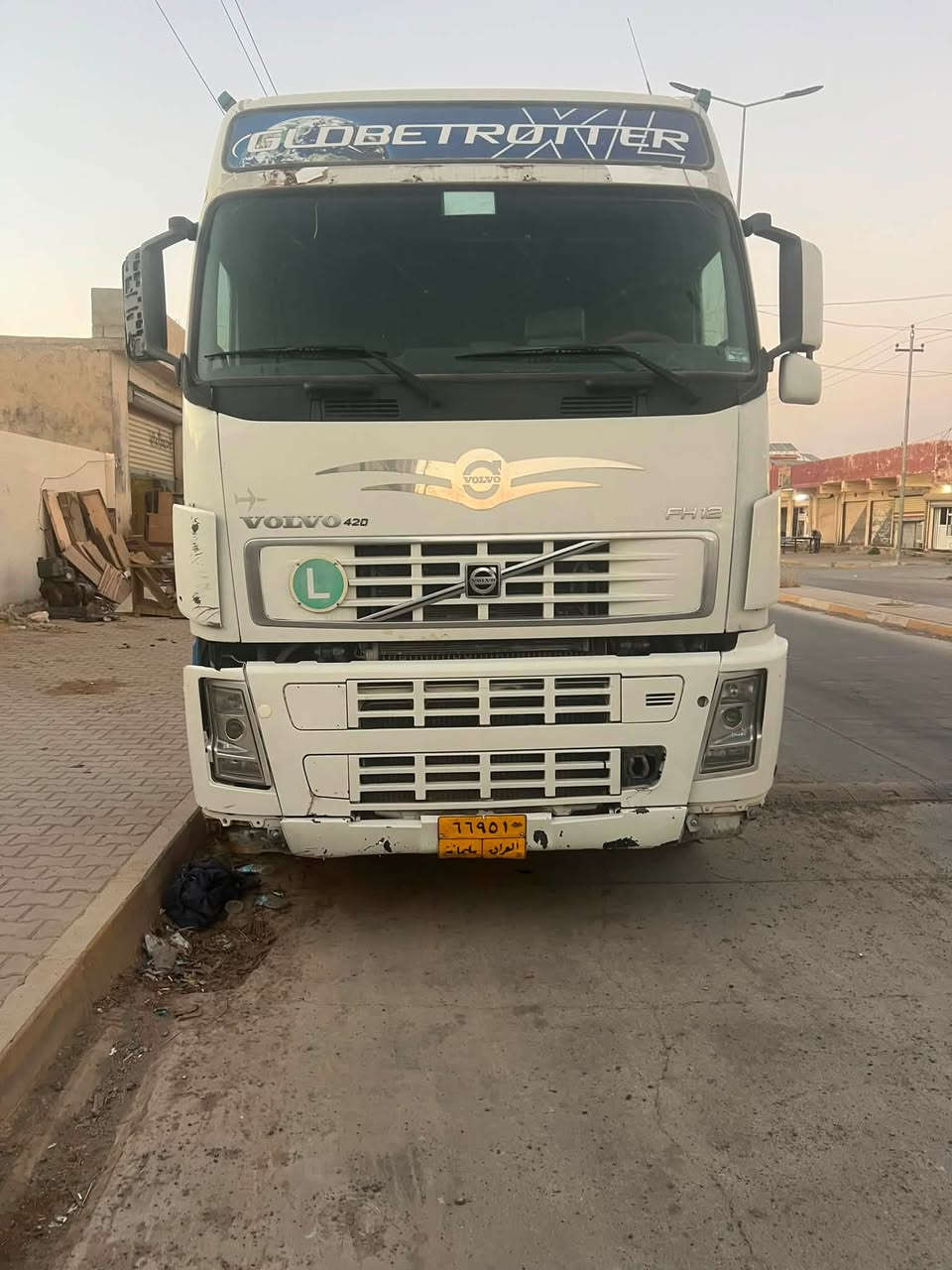 فالفو موديل٢٠٠٣ لبيع  سياره جاهزه لعمل  السعر ٢٠٠ ورقه رقم المبايل ***********

