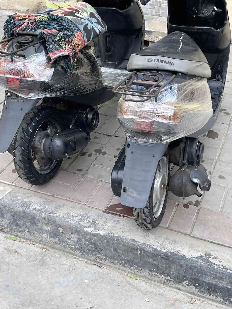 سلام عليكم دراجات عدد ٢ للبيع  دراجات شغالات وكاملات كل نقص ما بيهن كلشي شغال سلف كهربايات بس وحده يرادله باتري نكره  شلعه معدل شواصي مالحومات مكاني كربلاء الملحق ***********  سعر الوحده  200. وبيه مجال
