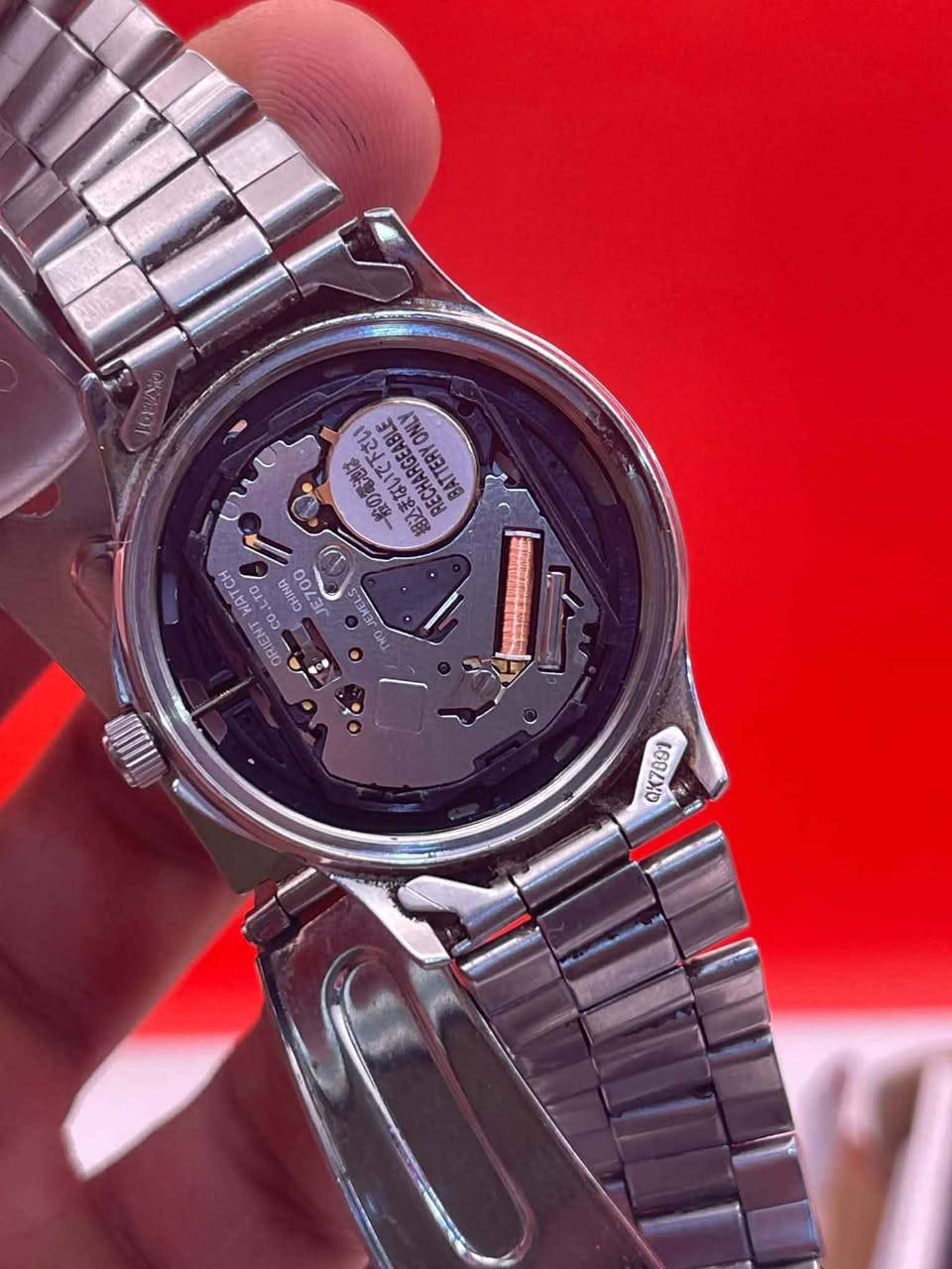 ساعة أورينت رجالي (ORIENT) كلاسيكية وأنيقة للبيع! ⌚✨
​يا جماعة الخير، عندي ساعة أورينت للبيع، مناسبة لكل الأوقات، رسمية كانت أم يومية. الساعة بتصميم كلاسيكي ومريح، وتتميز بـ:
​✅ تعمل بالطاقة الضوئية (LIGHT-POWERED)، يعني مو بحاجة لتغيير البطاريات.
✅ ميناء أسود أنيق مع عقارب ومؤشرات واضحة.
✅ مقاومة للماء حتى 10 بار.
✅ سوار ستانلس ستيل قوي ومتين.
​السعر المطلوب: 40,000 دينار عراقي فقط!
​للمزيد من الصور أو الاستفسار، راسلوني خاص بغداد, العراق


**إذا كنت صاحب هذا الإعلان وتريد حذفه لأي سبب، رجاءا أرسل رسالة إلى الدعم الفني**