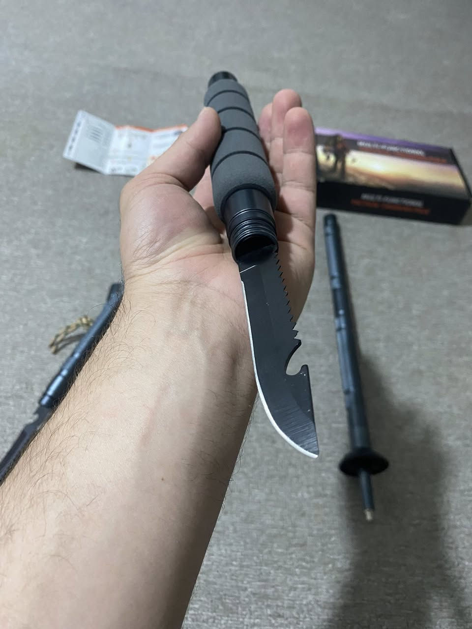 السلام عليكم ورحمة الله وبركاته
BATON 
العنوان: 🏕️ عصا المشي والتخييم التكتيكية متعددة الوظائف – رفيقك المثالي في كل مغامرة!
هل أنت من محبي التخييم، الصيد، أو تسلق الجبال؟ هذه ليست مجرد عصا مشي عادية، بل هي أداة نجاة متكاملة في منتج واحد! 🌲✨
الميزات الرهيبة:
 🛠️ متعددة الأدوات: تحتوي على سكين تكتيكي، حربة صيد، مفك براغي، وفتاحة علب.
 🔥 مغنيسيوم لإشعال النار: مجهزة بعامود مغنيسيوم مدمج لإشعال النار في ثوانٍ.
 🧭 بوصلة دقيقة: لتحديد الاتجاهات وضمان عدم الضياع.
 💪 متانة عالية وخفيفة الوزن: مصنوعة من ألمنيوم صلب مقاوم للصدمات وقابلة للتعديل والتركيب بسهولة.
 🎒 حقيبة تمويه مدمجة: تأتي مع حقيبة قماشية مموهة لسهولة الحمل والتنقل.
📥 الكمية محدودة جداً! للطلب أو الاستفسار، يرجى مراسلتنا على الخاص أو الاتصال بنا.
📍 متوفر التوصيل لكافة المحافظات


**إذا كنت صاحب هذا الإعلان وتريد حذفه لأي سبب، رجاءا أرسل رسالة إلى الدعم الفني**