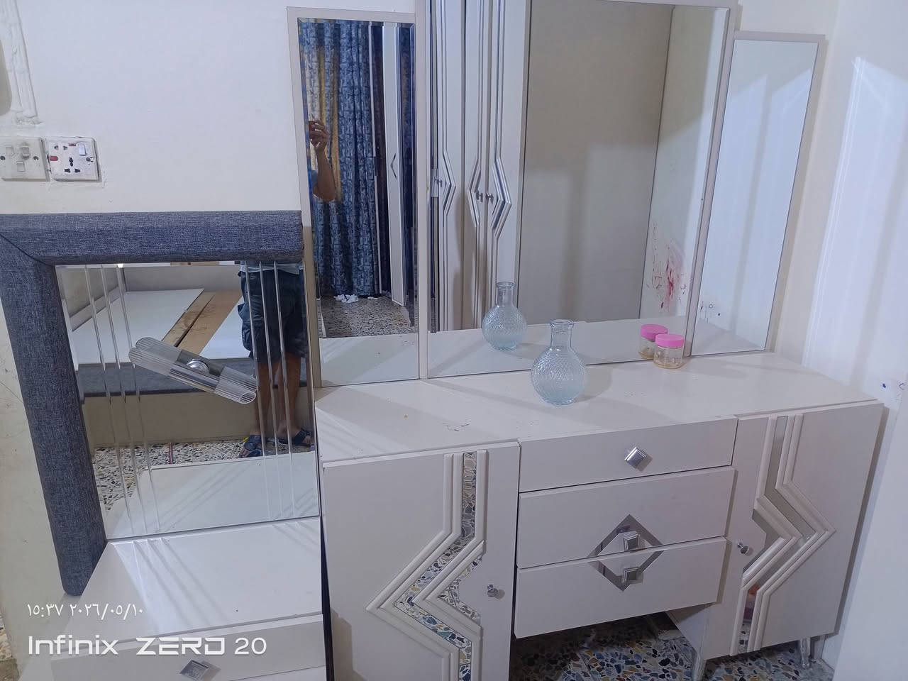 غرفة نوم مستعملة تركي نضيفة 8 ابواب سعره 750 بيع مستعجل ***********
