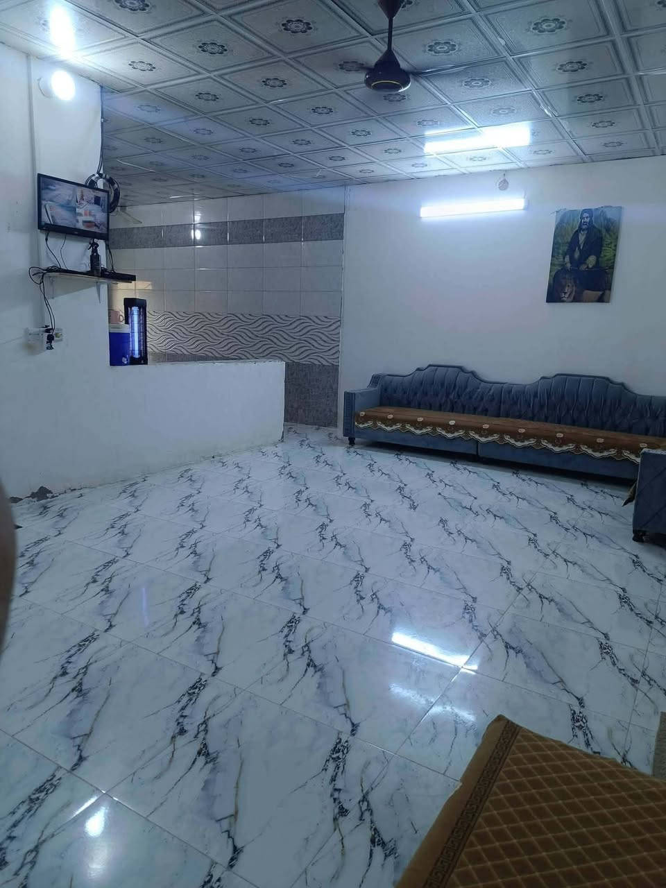 السلام عليكم للبيع البيت طابو صرف عراقي اصولي
مساحته 150 متر
يتكون من غرف ثنين وصاله واستقبال وحمام داخلي وخارجي ومطبخ مفتوح على صاله
مكانه ابو الخصيب طريق صحراء
سعره 42 وبي مجال قليل
الاستفسار الاتصال 
***********
