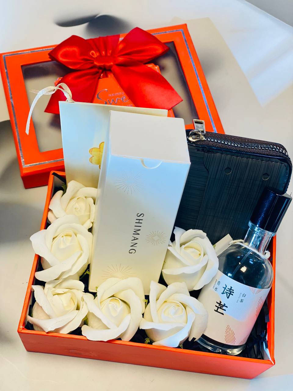 ✨ بوكس رجالي أنيق وفخم ✨🖤
للي يحب الذوق الراقي والتفاصيل المرتبة 👌

🔥 عطر رجالي برائحة ثابتة وجذابة يخلي حضوره ما ينوصف
👝 محفظة نقود رجالي عملية وأنيقة تكمل الإطلالة بكل فخامة

🎁 هدية مثالية لعيد الحب، عيد ميلاد أو أي مناسبة مميزة
دلليه بهدية تعبر عن اهتمامك وتخلي كل ما يستخدمها يتذكرك ❤️
💼✨ لأن الرجل الأنيق يستاهل 
بوكس يليق بيه ✨

حجز والاستفسار خاص


**إذا كنت صاحب هذا الإعلان وتريد حذفه لأي سبب، رجاءا أرسل رسالة إلى الدعم الفني**