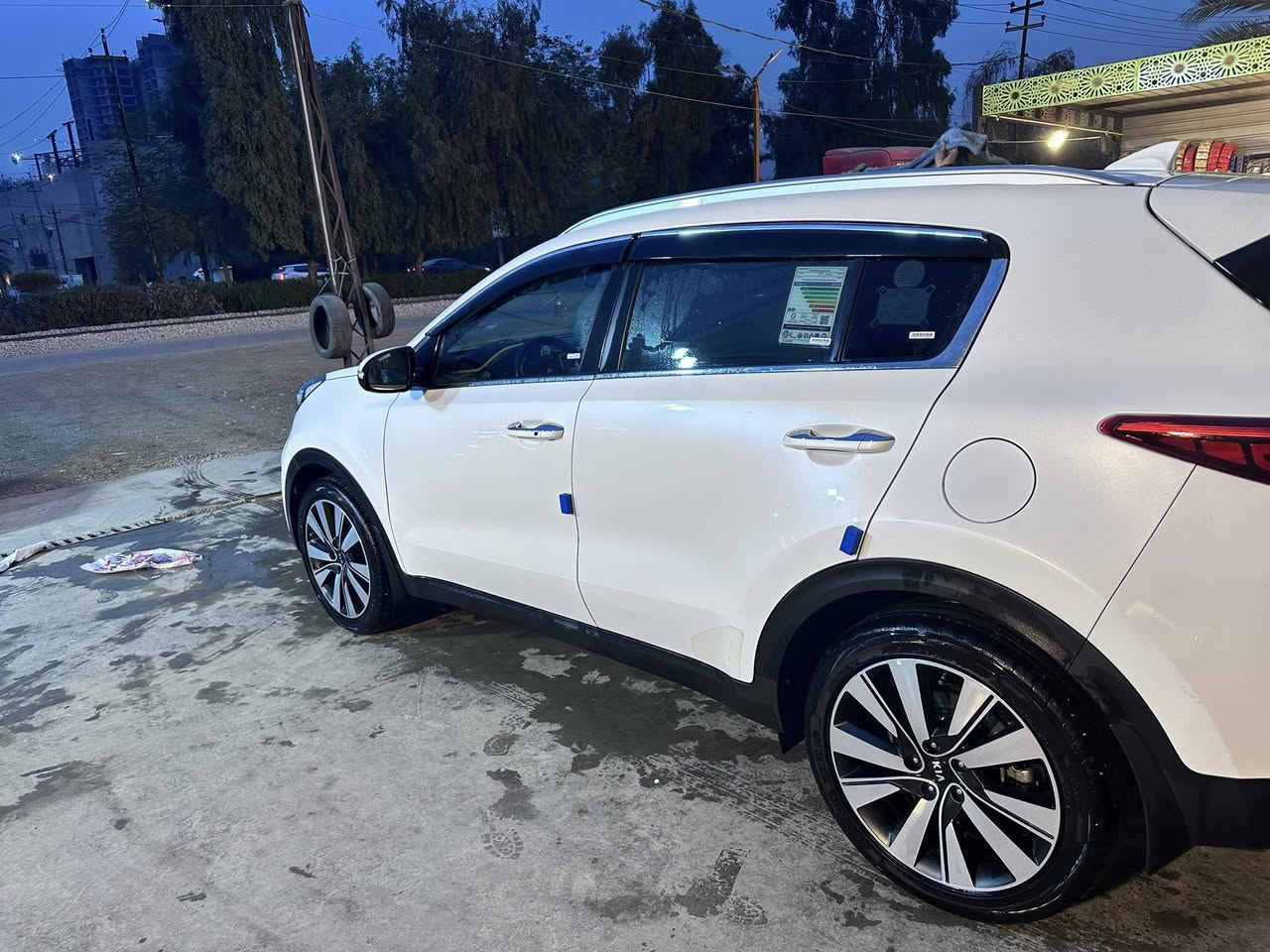 السلام عليكم 😎🔥 بيع فقط
كيا سبورتج 2017 خليجي 

رقم بغداد سنويه ب اسمي تحويل مباشر ب اسم المشتري 

كفالة عامة بشرط حتى الدعامايات

كير محرك تبريد صدر على وضع الشركهً

عداد المسافه 95 الف 

المواصفات 🔰

بصمة

محرك 2000 دوش 

حساسات امامي خلفي 

تحكمات ستيرن

شاشه تاب /ترحيب 

درايف مود  اوضاع قياده / نورمل / ايكو / سبورت 

تبريد قطعتين 

كشنات جلد / لايت زنون /مرايات شفط

وبعد بيها مواصفات 

السيارة مركونة بالبيت حتى ماطلع بيها

السعر المطلوب 185 وبيها مجال قليل وبالعافيه ع الياخذها 

📍عنواني /بغداد الدوره    ***********.
