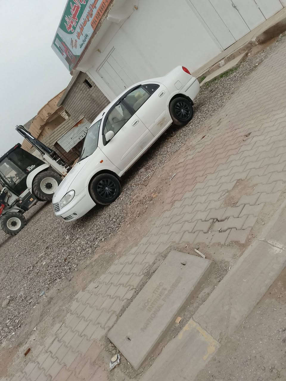 السلام عليكم نيسان سني 2009 رقم انبار بسمي دولي هزه وسنويه جديد تخم تاير جديد كير محرك شرط صدر كله جديد السياره مصروف عليها شرط التحويل العنوان صلاح الدين الحجاج *********** السعر 95 وبيها مجال بصيط
