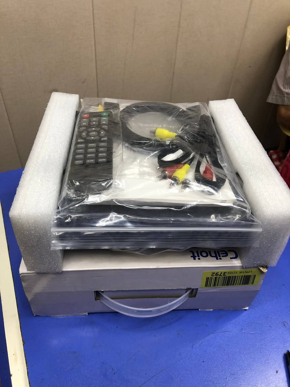 للبيع:
جهاز عرض اقراص دي في ديDVD لوك مامستعمل مع كافةالملحقات 
كونترول والمخرج اج دي HD
السعر. ٥٠. ألف 
يوجد توصيل الى كافة المحافظات


**إذا كنت صاحب هذا الإعلان وتريد حذفه لأي سبب، رجاءا أرسل رسالة إلى الدعم الفني**