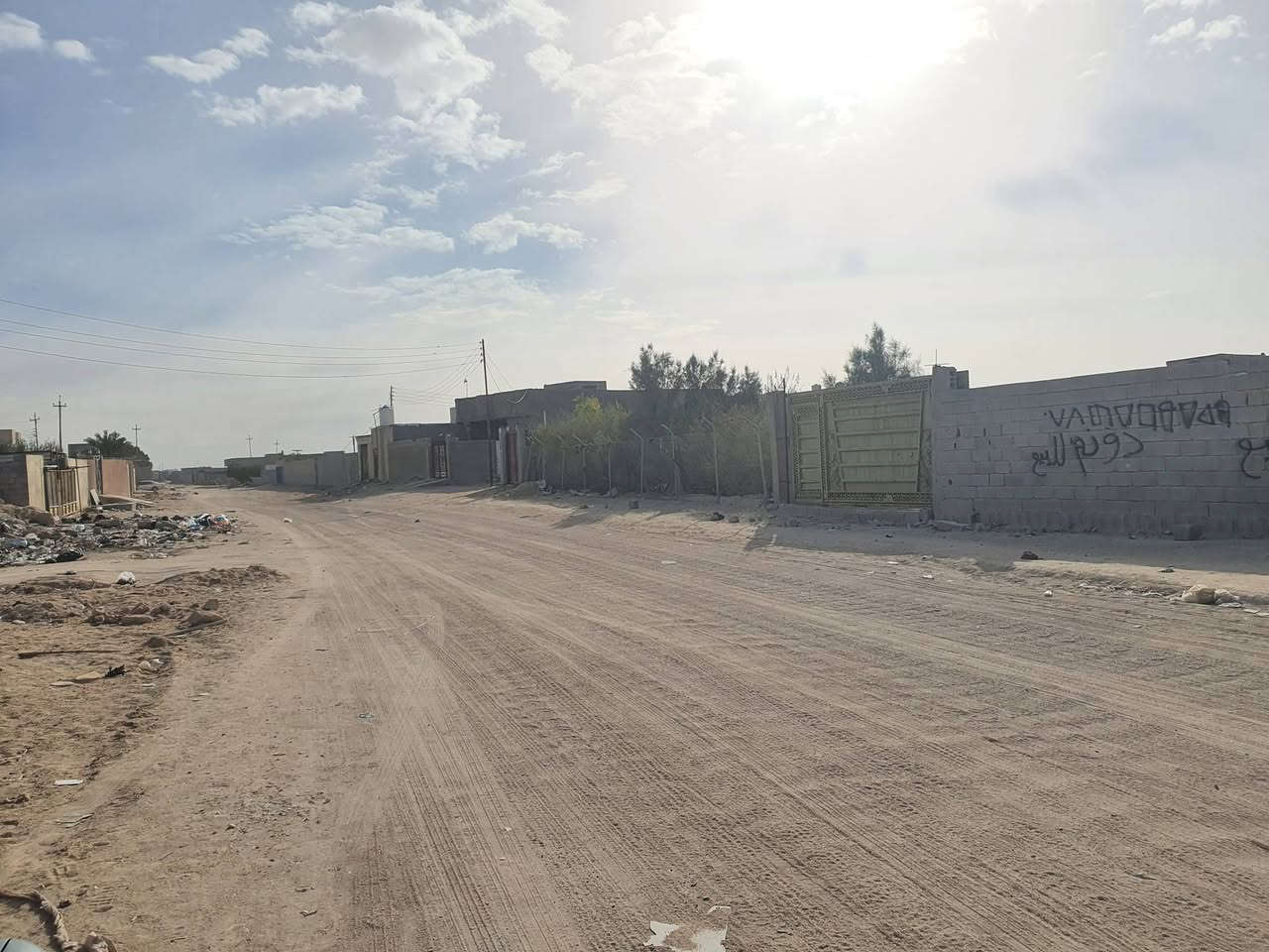 دونم زراعي ٢١٠٠  للبيع كامل او مجزأ والمراوس بأرض او سياره حديثه واجهه 30 ونزال 70  موقع مميز تجاري وسكني مسيج مع بوابه قويه الزبير المكصب شارع ابو عكاب شارع عريض 30 متر خدمات متوفره بس تشارك السعر 58 مليون بيه مجال ***********
