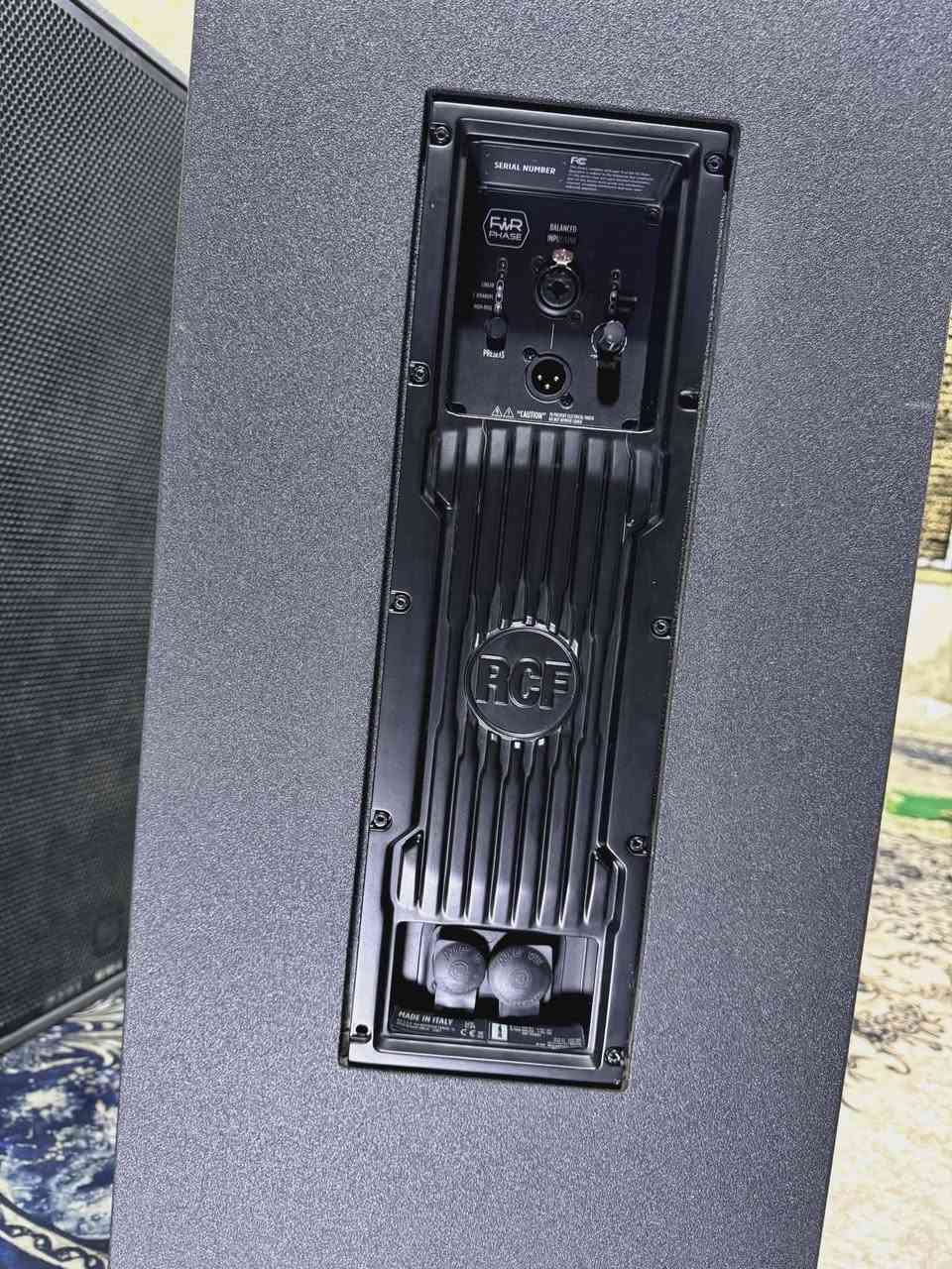 السلام عليكم
سماعات للبيع

RCF NX 985-A
3 way
نظيفات وأستعمال قليل مستعملهن

***********
