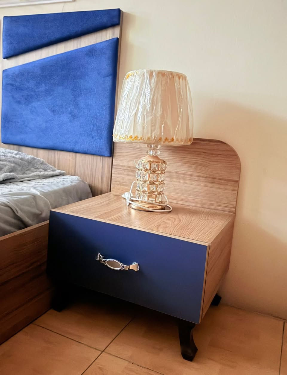 غرفه نوم للبيع 7قطع
كنتور 

جربايه

ميز تواليت

مرايا

طابوريه

 كومديات عدد2 

السعر ٦٠٠ 
الاستفسار الاتصال ع هذا الرقم 

***********
العنوان بغداد /حي البساتين
