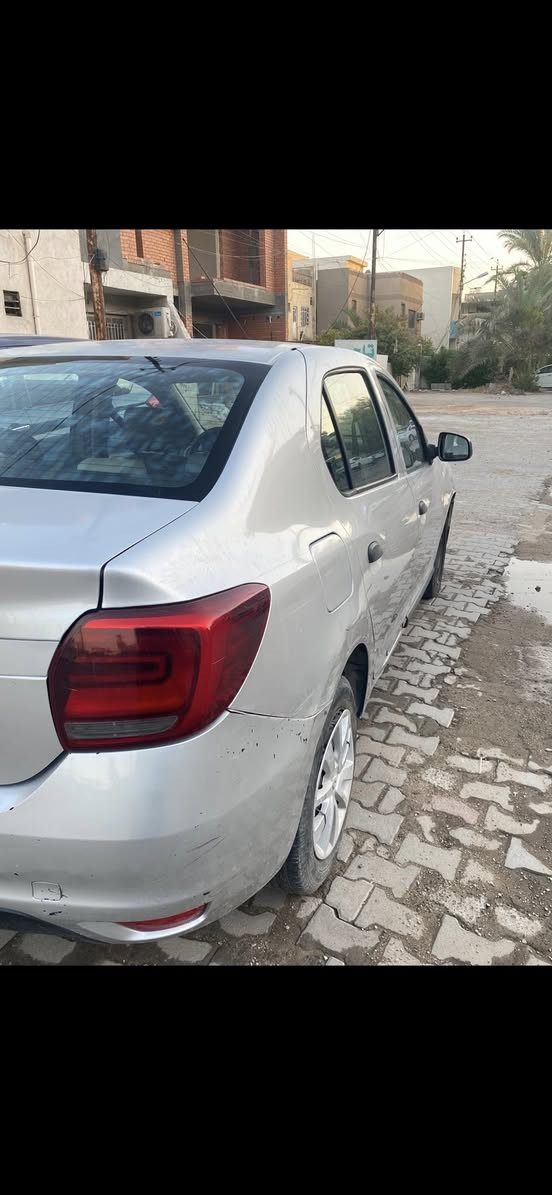 نوع السيارة: رينو سمبل
موديل :٢٠١٩
رقم : بغداد 
سنويه لسنه :٢٠٢٩
مكفولة من صبغ وعطل كير ومكينة 
دوشمه جديدة سياره كاملة مابيه اي نقص
0770 171 9663
63 ورقه وبيه مجال
