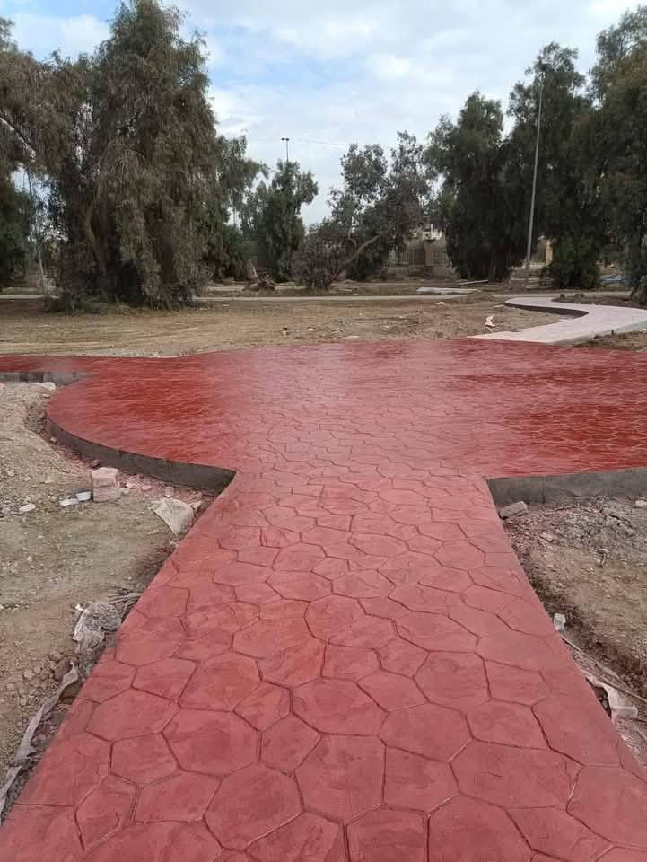 شركه النجوم الهنديسه للمقاولات العامه الأرضية المطبوعة
ديكورات ارضية احدث الموديلات تناسب جميع الاذواق

تفاصيل العمل:
1. فرش نايلون وBRC بي ار سي من ثم فرش كونكريت 
2. سقل مرحلى اولى.
3. نثر لون اسمنت حسب رغبة الزبون متوفرة جميع الاوان.
4. سقل مرحلى ثانية.
5. في حال جف الكونكريت نضع ماده بودر ريليز عازله بين الطبع والكونكريت يتم الطبع كذلك متوفرة جميع النقشات حسب رغبة الزبون وحسب تصميم المهندس.
6. بعد يومين من العمل يتم قص جوينات ومن ثم غسل قوي وينشف بلكامل.
7. وضع ماده السلر بعد الغسل وتنشيف بعدها ملمع وارنيش.
8. المواد تتحمل اقصى درجات الحرارة.

للحجز والاستفسار تواصل معنا على الارقام التالية: اتصال على*********** أو على*********** أو المراسله علا الواتساب
