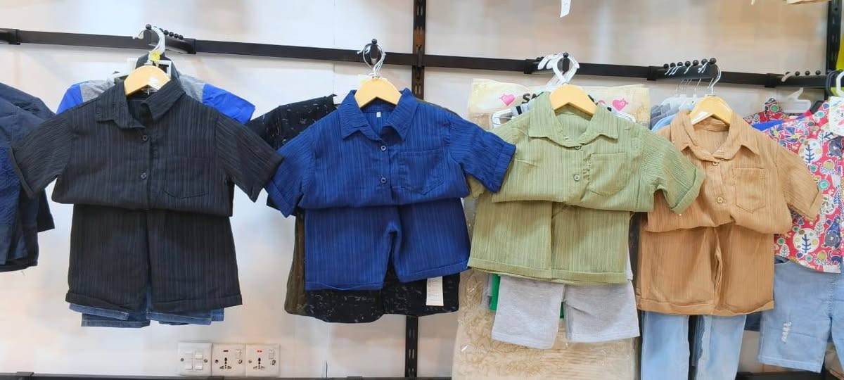 سوت ولادي   قياس من 1 سنه 2 3 4 5 سنه  سعر 5  .  منشاء تركي.      الموسم الصيفي: داخل مجمع. باربي.  
هذا مديل متوفر. بل فرعين.      
عنوان الناصريه سوق شيوخ 
عنوان. فرع 1. سوك مزكوف. قرب سوك ذهب. مقبيل علي نزار.  المكائن خياطه. قرب. عبد علي. 
فرع ثاني.2  شارع. مجمعات فرع مجمع صلوات   ع طول. شارع  مقبيل مجمع. ديما.  داخل عماره قصر القيصر . طابق ثاني. 
***********
*********** 
ام ياره ***********
رقم  واتساب فقط

سعر 5 
رابط كروب وتساب 👇
https://chat.whatsapp.com/E98LF3qv7qZKhWt1qqcCiY?mode=gi_t
