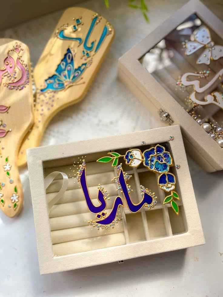 رسم ع زجاج  والخشب ويتوفر حسب الطلب الزبون بأسعار مناسبة ✔️🦋 ...   

الاسعار كلش مناسبة 💝

متوفر توصيل لجميع محافضات العراق 🇮🇶


**إذا كنت صاحب هذا الإعلان وتريد حذفه لأي سبب، رجاءا أرسل رسالة إلى الدعم الفني**