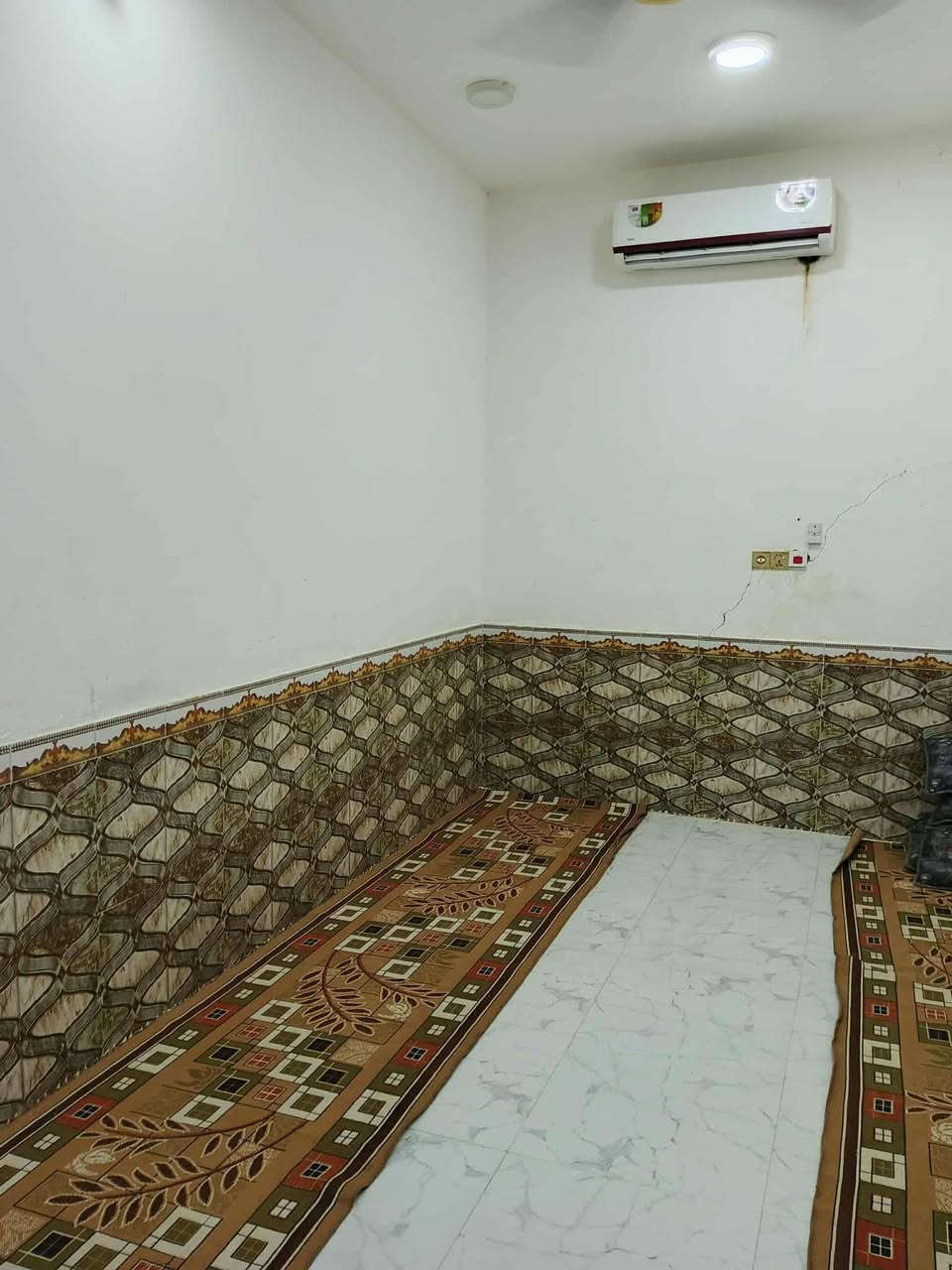 بسم الله الرحمن الرحيم
بيت طابو للبيع 
حي الأمير صوب بني ركاب 
قرب مشروع الماء 
الكبير 
رباط كونكريت 
بناء طابوك 
سكف كونكريت 
بناء حديث 
كل الخدمات موجوده 
مي كهرباء مجاري مولد 
 غرفه وصاله ومطبخ 
وديوانيه 
وصحيات 
المساحة 125
السعر وباقي التفاصيل الإتصال على 
 الرقم الموجود بالاعلان 
***********
او مراسلة الصفحه
