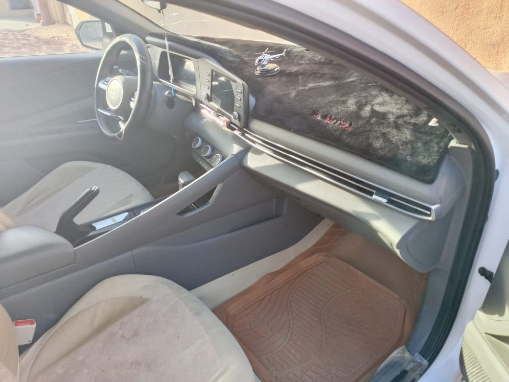 🚘 للبيع — هيونداي إلنترا 2024 وارد خليجي
✨ سيارة نظيفة جداً بحالة الوكالة، استخدام خفيف ومفولة بالكامل ✨

🔹 كوري وارد خليجي  
🔹 فل مواصفات 1/1  
🔹 محرك 2000 سي سي اقتصادي وعزم ممتاز  
🔹 فتحة سقف بانوراما  
🔹 حساسات أمامية وخلفية  
🔹 كاميرا خلفية عالية الدقة  
🔹 شاشة كبيرة متعددة الوسائط  
🔹 تشغيل بصمة + ستارت  
🔹 دخول ذكي بدون مفتاح  
🔹 مقاعد جلد فاخرة  
🔹 تحكم سكان  
🔹 مثبت سرعة  
🔹 نظام ECO لتوفير الوقود  
🔹 مكيف ثلج  
🔹 إنارة LED  
🔹 جنوط رياضية أصلية  
🔹 مرايا كهربائية مع طي  
🔹 زجاج كهربائي كامل  
🔹 وسائد هوائية  
🔹 ABS + نظام مانع الانزلاق  
🔹 USB / Bluetooth  
🔹 السيارة ما تحتاج أي صرف

💰 السعر: 175$ قابل للتفاوض البسيط للجادين فقط

📞 التواصل: ***********

ملاحظة انا مكلف في الشر جزاكم الله خير
