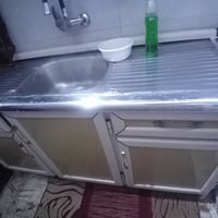 للبيع • خزانات • ديكور