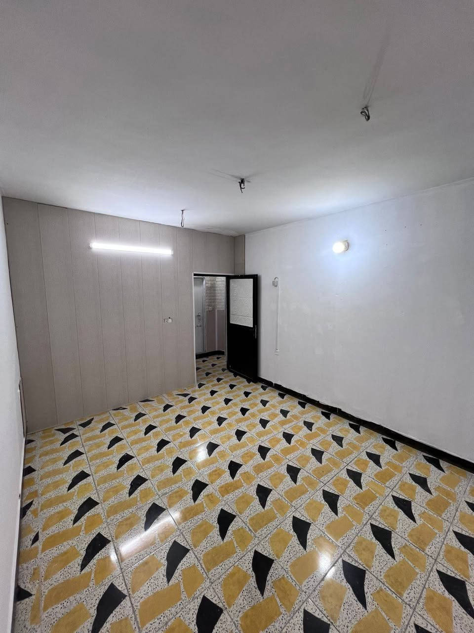 بالبيوت شقه للايجار 
بغداد الكرخ حي العمداء قرب الألعاب الكرخ على شارع الخدمي بين مجمع 6 والبيوت تحتوي على غرفين نوم وصاله ومطبخ وحمام غربي وشرقي الاتصال ***********
