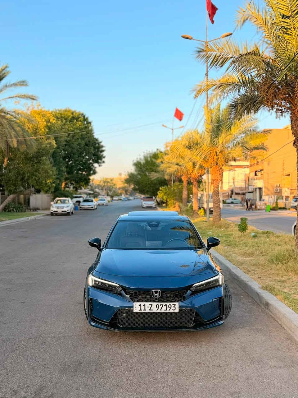📌 للبيع: هوندا سيفيك تورينج 2025 (Honda Civic Touring) - أعلى فئة Full Option
سيارة بحالة الوكالة شبه جديدة، قمة في النظافة والفخامة والاعتماديه اليابانيه .
🚗 المواصفات الأساسية:
 الموديل: 2025
 الفئة: تورينج (Touring) - أعلى فئة بالكامل
 المسافة المقطوعة (العداد): 21,000 كم (ما يعادل 13,000 ميل فقط)
 المحرك:  2٠0Lقوي واقتصادي جداً
 ناقل الحركة: أوتوماتيك CVT
 اللون الخارج [ ارزق غير محدد (مميز🔥)]
 اللون الداخلي: [ جلد أسود ]
 حالة البودي والميكانيك: بحالة الوكالة مكفولة (شرط الفحص كير ومحرك وشاصي)
✨ أبرز مواصفات فئة التورينج:
 نظام صوتي فاخر من BOSE مع 12 سماعة
 مقاعد جلد مع تحكم كهربائي وتدفئة
 شاشة معلومات ترفيهية تعمل باللمس قياس 9 إنش
 شاشة عدادات ديجيتال بالكامل قياس 10.2 إنش
 دعم لاسلكي لنظامي Apple CarPlay و Android Auto
 شاحن لاسلكي للهواتف الذكية
 فتحة سقف
 حزمة الأمان الذكية Honda Sensing (تحديد المسار، رادار، كبح تلقائي، ومثبت سرعة ذكي)
 حساسات ركن أمامية وخلفية مع كاميرا خلفية
 تشغيل عن بُعد ودخول ذكي بدون مفتاح
📄 الأوراق والترخيص:
 [جاهزة للتحويل فوراً / سنوية سارية]
💰 السعر المطلوب: [170 $] (قابل للتفاوض البسيط)
📍 الموقع: [بغداد / السيدية]
📞 للتواصل والاستفسار: [رقم الهاتف *********** / *********** ]
