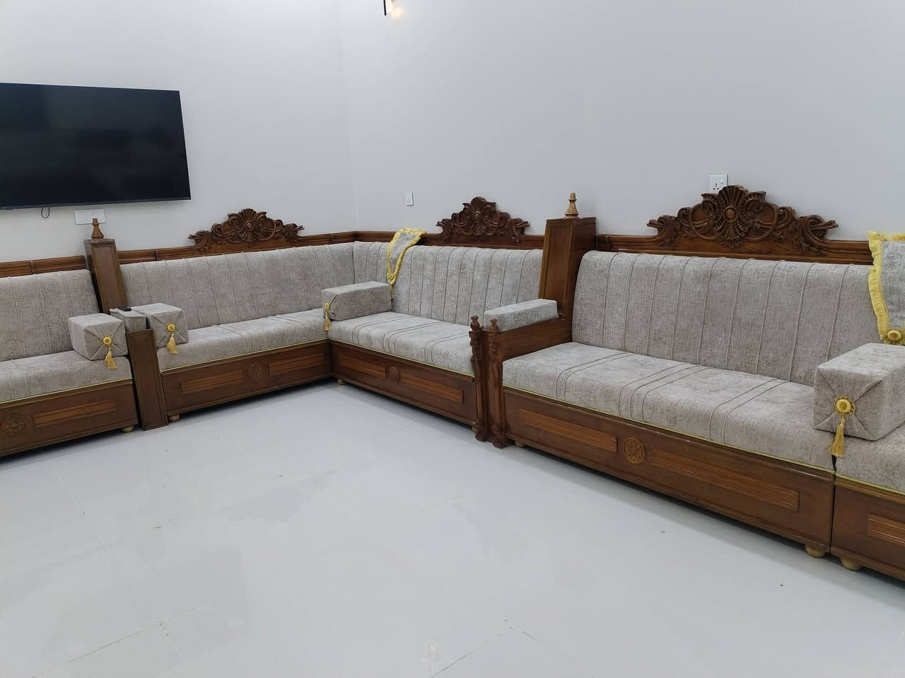 بفضل الله تعالى هذ الديوان الصاج وآلزان المصري والخشب الروسي ومن افضل انواع 🌹الاسفنج هاي اكستره ومن اجواد الاقمشة التركي ضمان 10 سنوات إلى دار الأخ الاستاذ نعيم الحاج عبدالله عبيد الجياشي الدار العامره بأهله ان شاء الله تلفون 🌹*********** واتساب🌹 العنوان الديوانية الحمزه الشرقي شارع 🌹ال مرسول مجاور مشروع الماء نعمل كافة الموديلات الصاج وآلزان الروماني المصري والمودرين @إشارة
