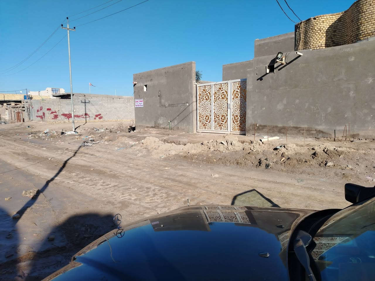 قطعه حي الجوادين شارع ام البنين
رايسي ولييه فرعي مساحه 200 متر
 كافت الخدمات ماء ء قريب التبليط
السعر جدا مناسب 13 اوبيه مجال
بسيط إستفسار *********** اكرم الاسدي
