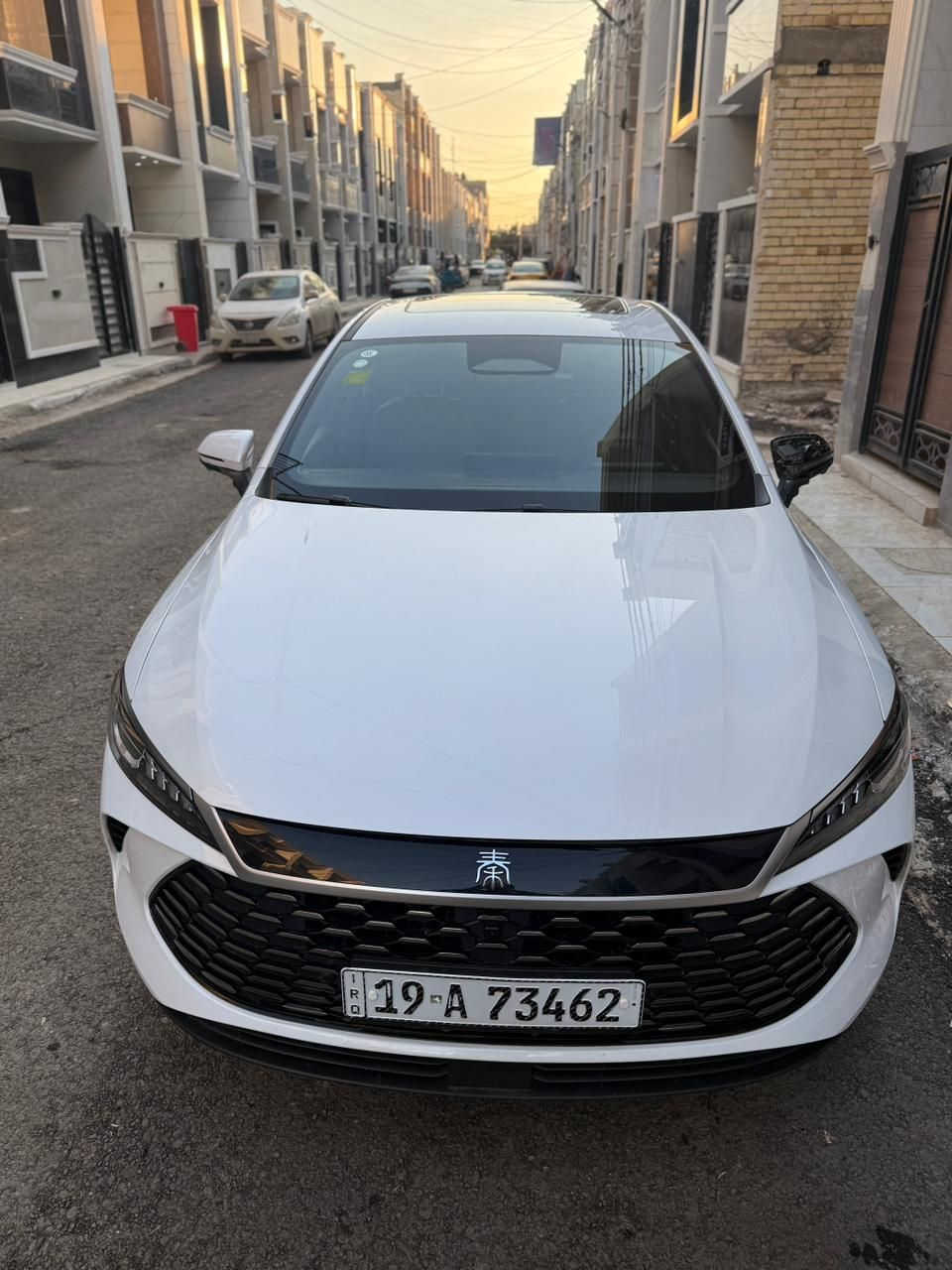 السلام عليكم   بي واي دي كن بلاص فول مواصفات  بيهه بابين تبديل  السياره واكفه بلباب واجه ابن حلال شال الصفحه مال سايق
وبدلت بابين مال تفصيخ بلادي بيع او مراوس  ب شانجان ايدو فول
المواصفات
1-كامرات عدد 13
2-داشكام تسجيل  الكامره الاماميه دقه عاليه
3 رادارات امامي خلفي جانبي
4- كشنات جلد 
5- كرسي كهرباء
6- سياقه ذاتيه
7- اوتو بارك  السياره تصف وحدهه
8- مري شفط +اشاير وكامرات بلمري
9- كاعيات اصليات
10- شاشه حجم كبير +برامج كامله
11-  شاشه الكترونيه استشعار نفس تسلا 
  12- غراضها كامله
13- ويل كروم 
14- ماشيه 8500 السياره جديده 
ملاحظه السياره ماخذه من نصر دجله بلكراده قبل القرلر ب23 مليون
النقوصات مرايه جانبيه +قاعده مال كامره فقط
السعر 20 
مكاني بغداد حي البساتين ***********
