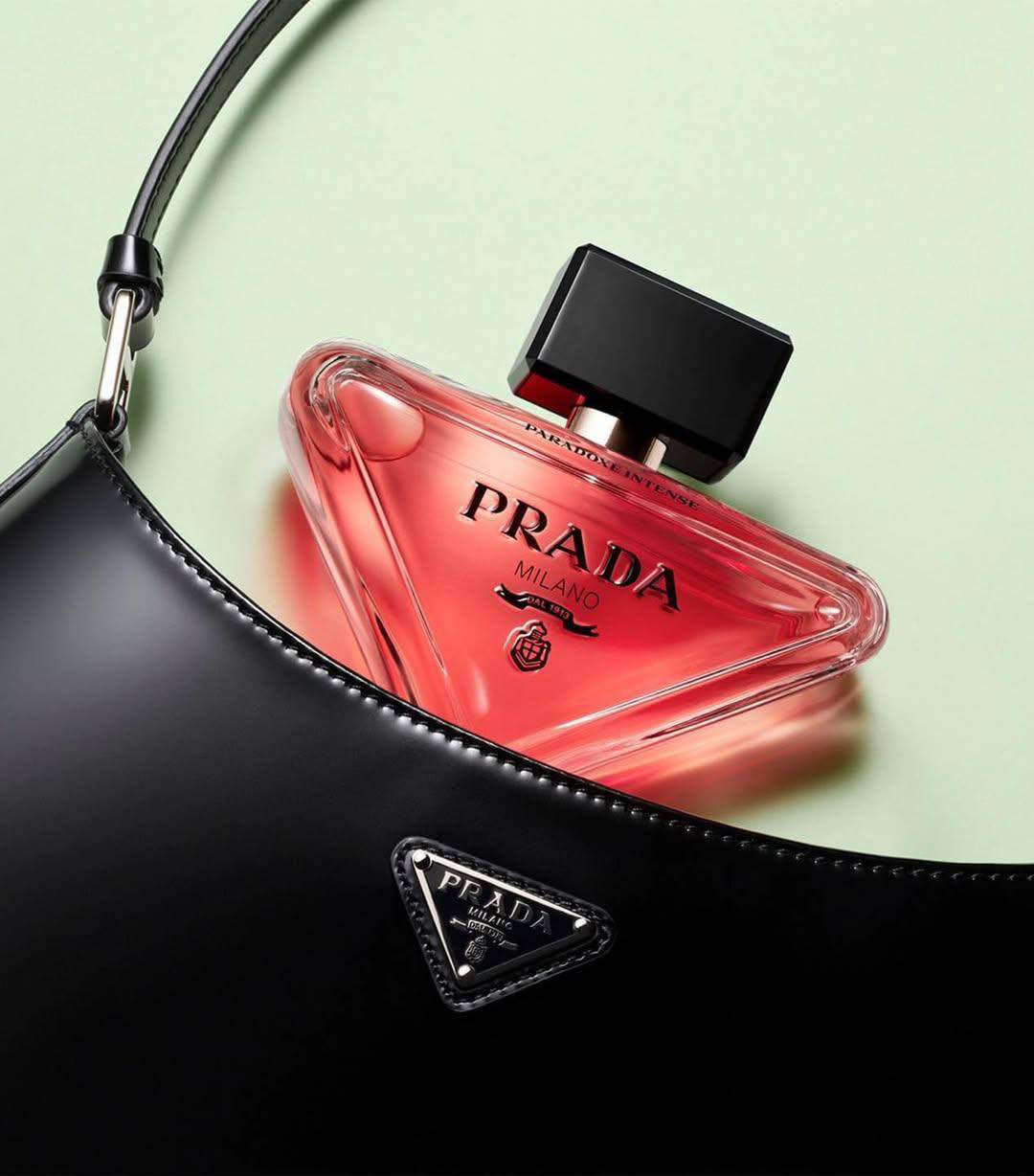 عطر رادا الفرنسي 🇫🇷 Prada Paradoxe Intense
Prada Paradoxe Intense معمول للمرأة الجريئة، الواثقة، واللي تحب تكون مختلفة دايمًا 💗
🌸 مكونات العطر:
 • الافتتاحية: زهر البرتقال – انتعاش وأنوثة من أول لحظة
 • قلب العطر: ياسمين مركز – فخامة ونعومة تلفت
 • القاعدة: فانيليا دافئة + عنبر + مسك أبيض – ثبات عالي ولمسة أنثوية مغرية 🔥
المنشأ فرنسا 🇫🇷
#للحجز_والاستفسار_دايركت 
#تصويرنا + #بوست بغداد, العراق


**إذا كنت صاحب هذا الإعلان وتريد حذفه لأي سبب، رجاءا أرسل رسالة إلى الدعم الفني**