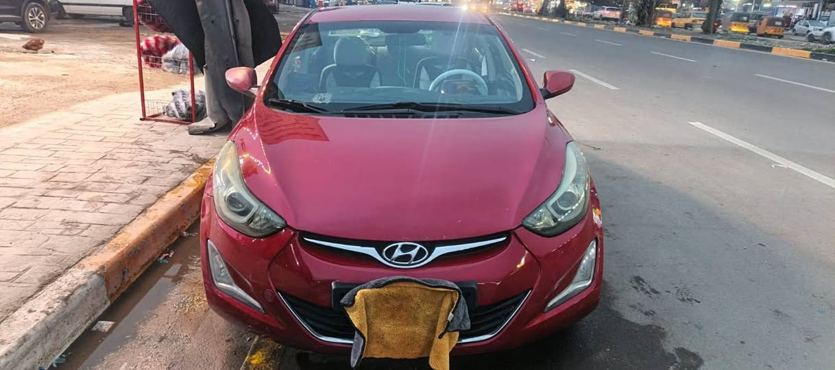 السلام عليكم النترا 2014بسمي سنويه لل28سياره جاهزه سعره 120وبيه مجال مكان السيارة  حي اور ***********
