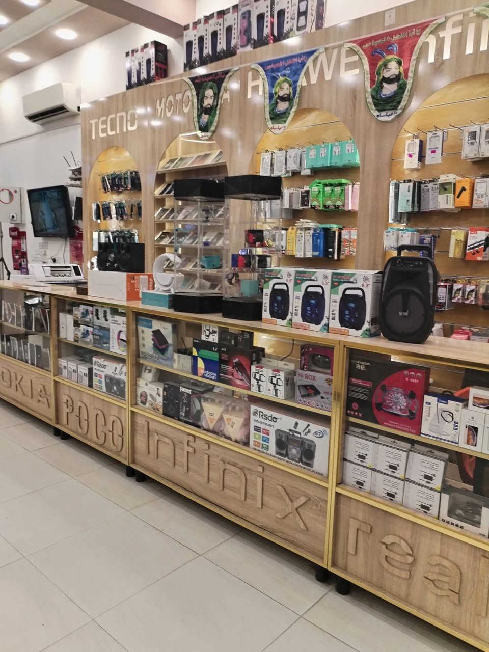 فاترينات يصلح للسواق و للصيدليه ومحلات لمبايل وحتى انشائيه عدد 11كل وحده ارتفاع 3متر وعرض 120لواجه سي انسي كل وحده سعر250الف قابل للتفاوض ولميازه عدد 8كل واحد عرضه 150 ورتفاعه 120 سعر الواحد 100قفل مكلف بنشر للستفسار فقط اتصال***********. ابوكرار حي رساله قرب مدرسه غرناطه للبنات
