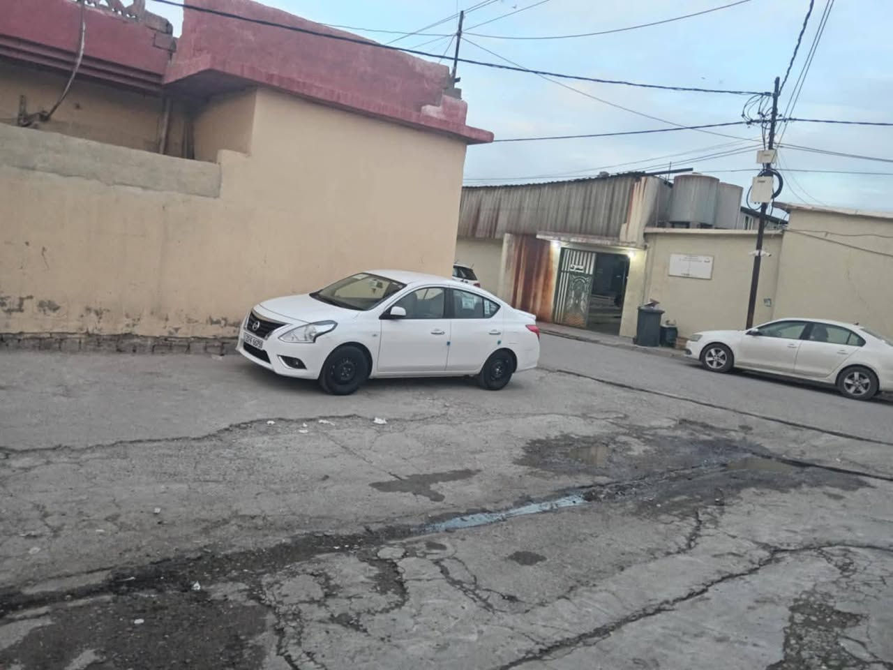 السلام عليكم
📍📍📍 مكلف بالنشر
نيسان سني هندي 2021 رقم اربيل بليته زرقاء 
سني هندي 2021 رقم اربيل بدون حادث بدون صبغ بدون تبديل بيها طختين اماميات بدراجه جداً خفيفه ع البارد مرفق السونار مع فيديو توضيحي للسياره بيها منضومه غاز وعليها ادامه كامله دينار واحد متصرف عليها ماشيه 131 الف 
السعر 107 وبيها مجال
غير متواجد ع الفيس نهائياً
التواصل:  *********** بي واتس اب
