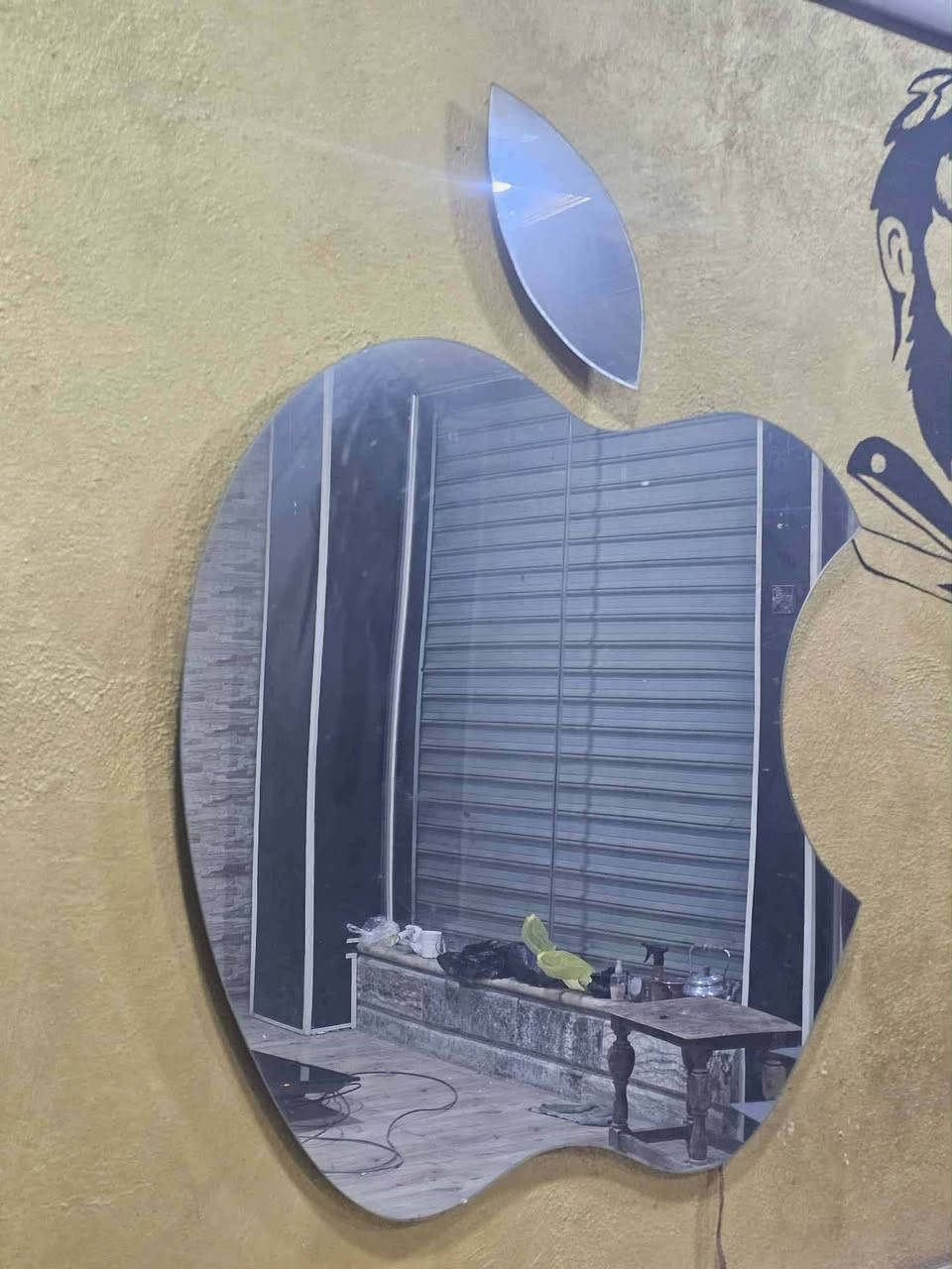 ميز اندي إيف مع مرايه عدد 2 للبيع 

التواصل  
***********
***********
