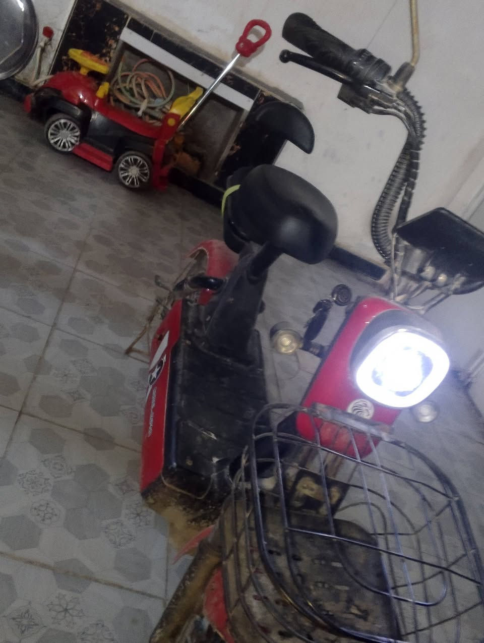 سلام عليكم دراجه شحن حجم 14 لايت عالي ناصي بطاريات ع فحص كهربايات كله شغالة اشارة يمنه يسرة اربع بطاريات 3سرعات السعر 180قفل عنوان فلوجه حي الشهداء ،،هذا رقمي ***********
