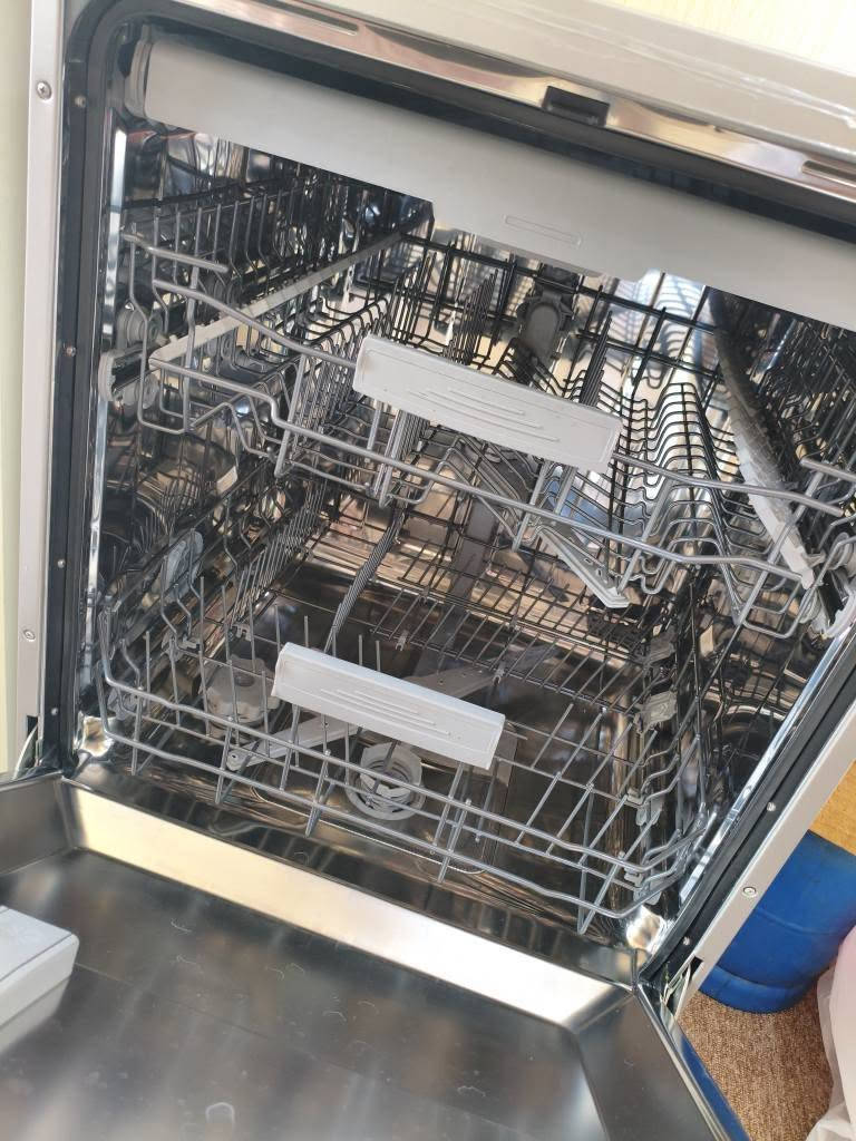 زۆر خاوین و نوی زۆر کەم ئیش کردوە هیچ کیشەیکی نیە داوی 490,000دەکەین معاملەش تیدایە
ژمارەی وەتس ئاپ
*********** أربيل, العراق
