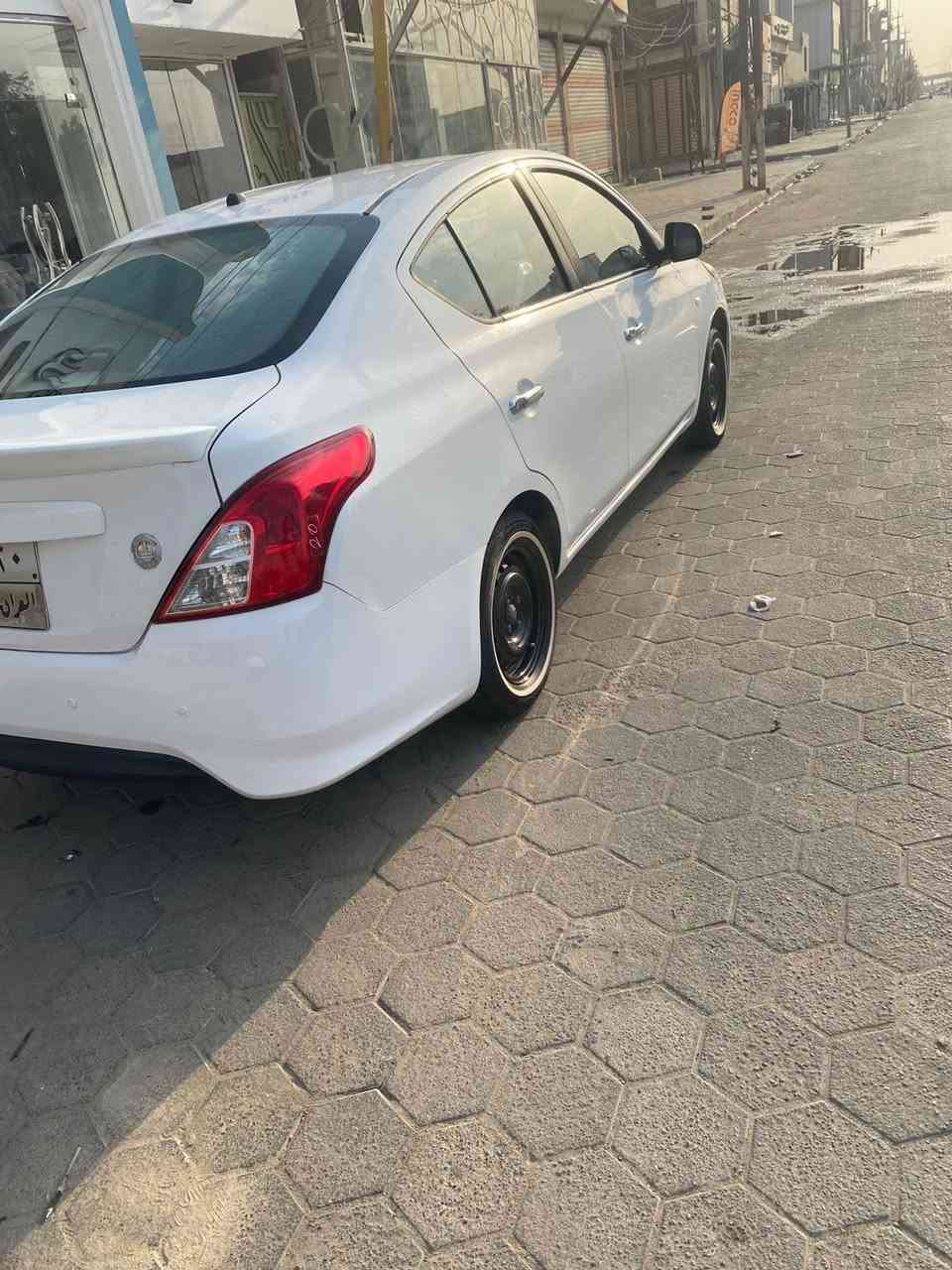 نيسان صني هندي أم لبليته زركه 2019
بيه قبق جنطه مبدل وباب وره مفتوحه 
وبيه حالوب بل قماره 5 السعر 85 وبيه مجال 
***********
